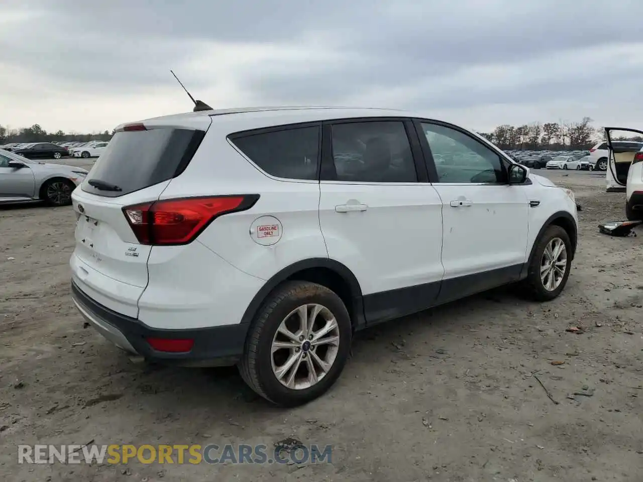 3 Photograph of a damaged car 1FMCU9GDXKUB96437 FORD ESCAPE 2019