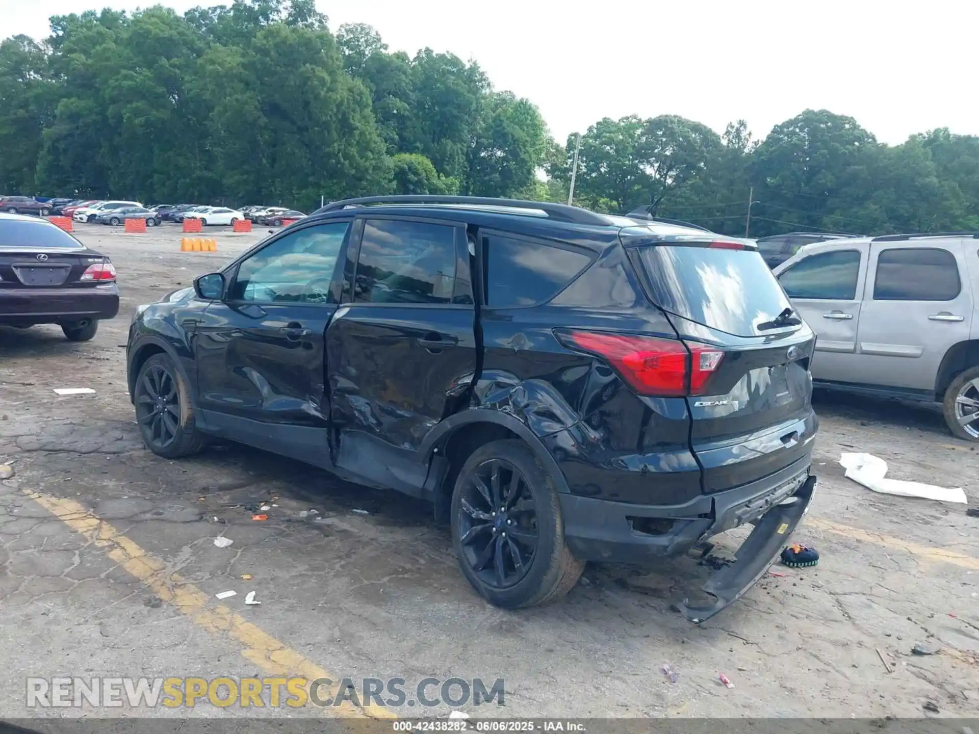 3 Photograph of a damaged car 1FMCU9GDXKUC56538 FORD ESCAPE 2019