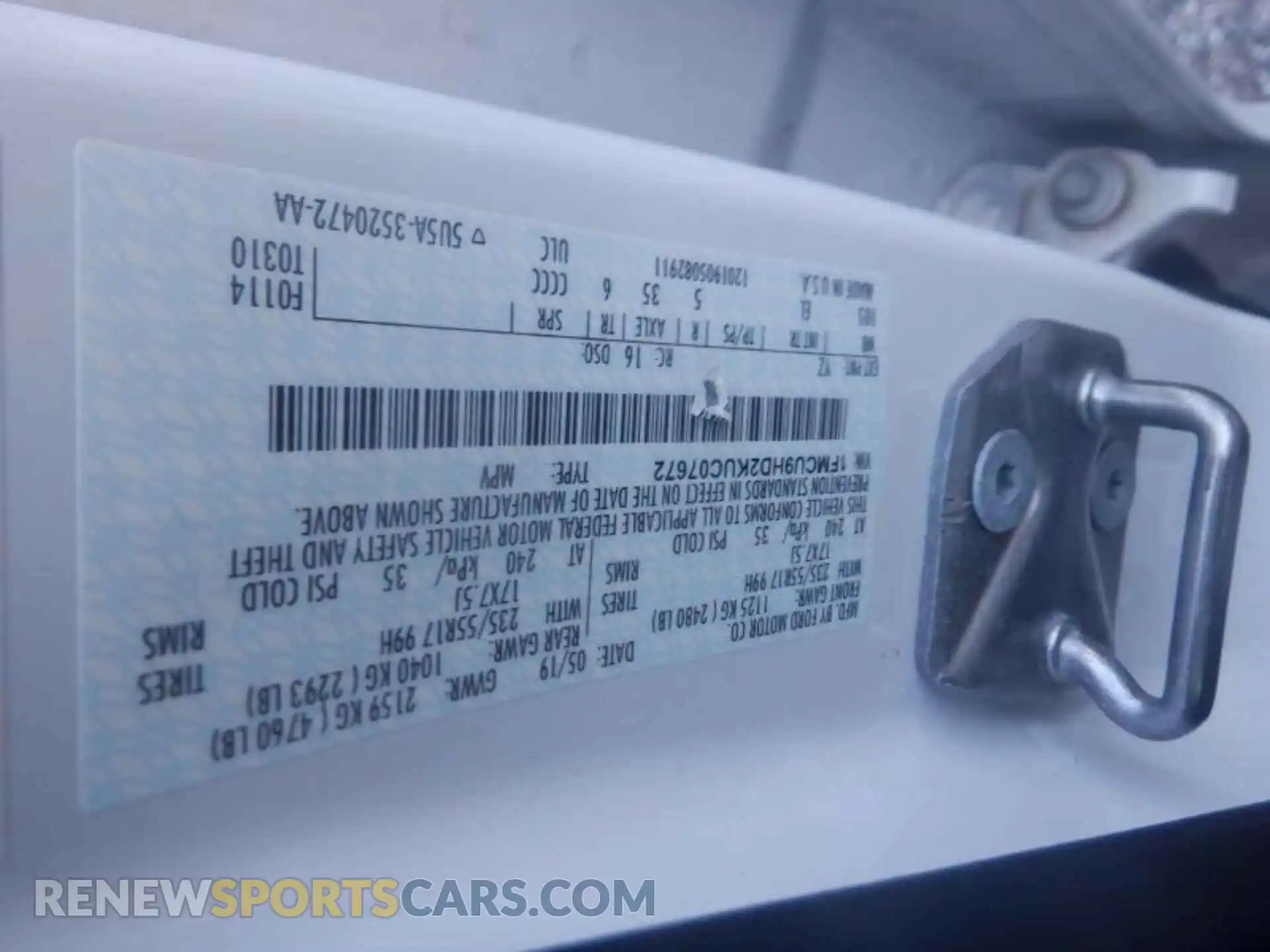 1 Photograph of a damaged car 1FMCU9HD2KUC07672 FORD ESCAPE 2019