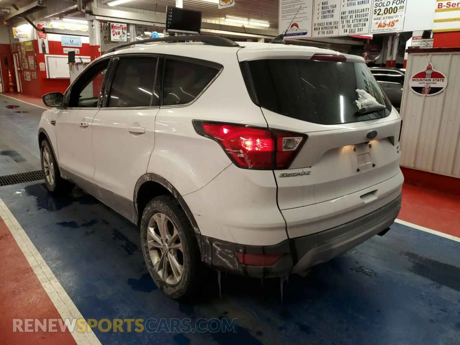 3 Photograph of a damaged car 1FMCU9HD7KUC07568 FORD ESCAPE 2019