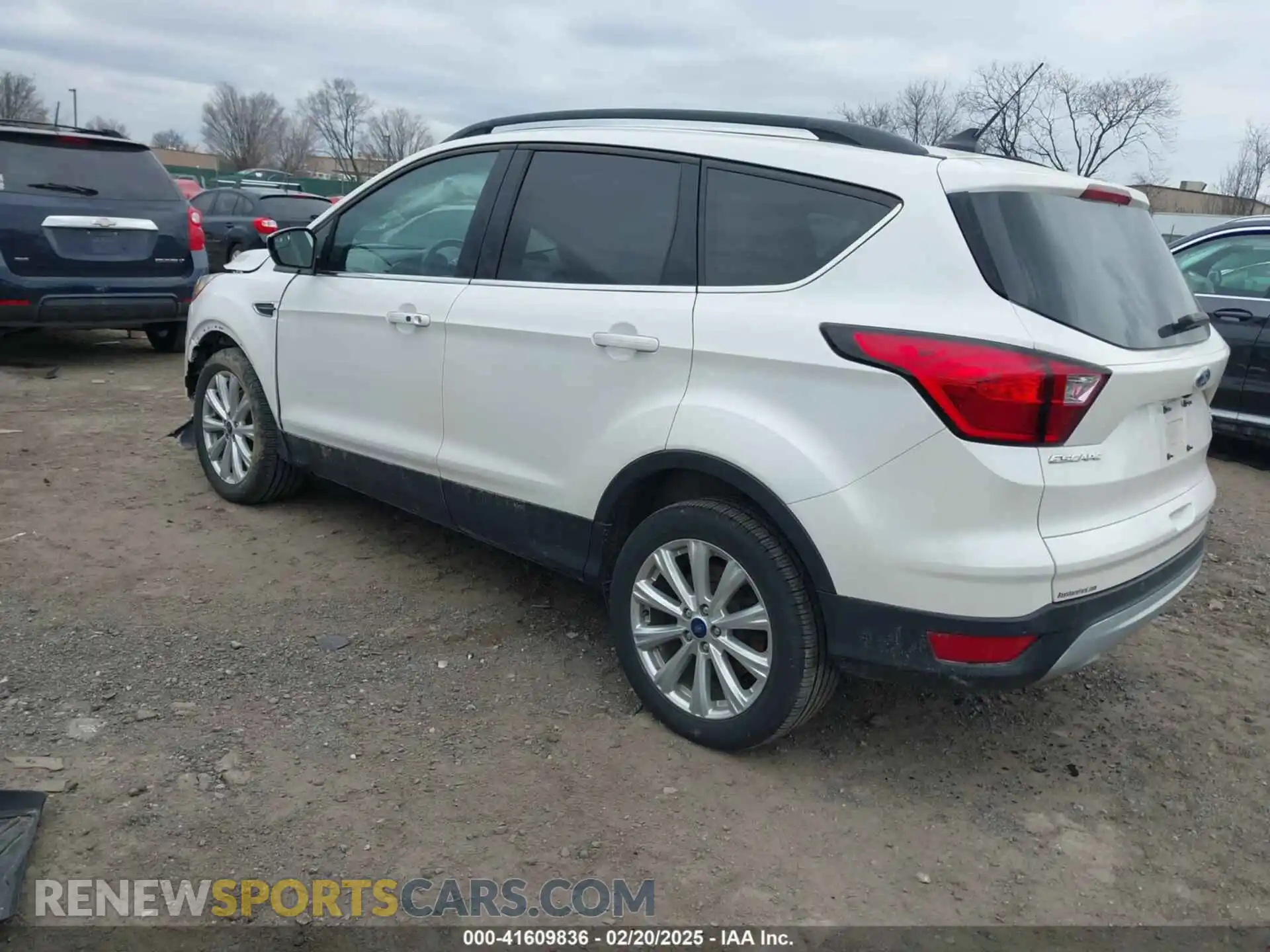 3 Photograph of a damaged car 1FMCU9HDXKUB43932 FORD ESCAPE 2019