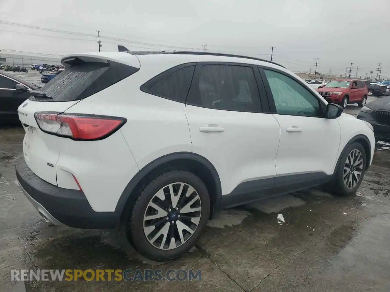 3 Photograph of a damaged car 1FMCU0BZ4LUC32901 FORD ESCAPE 2020