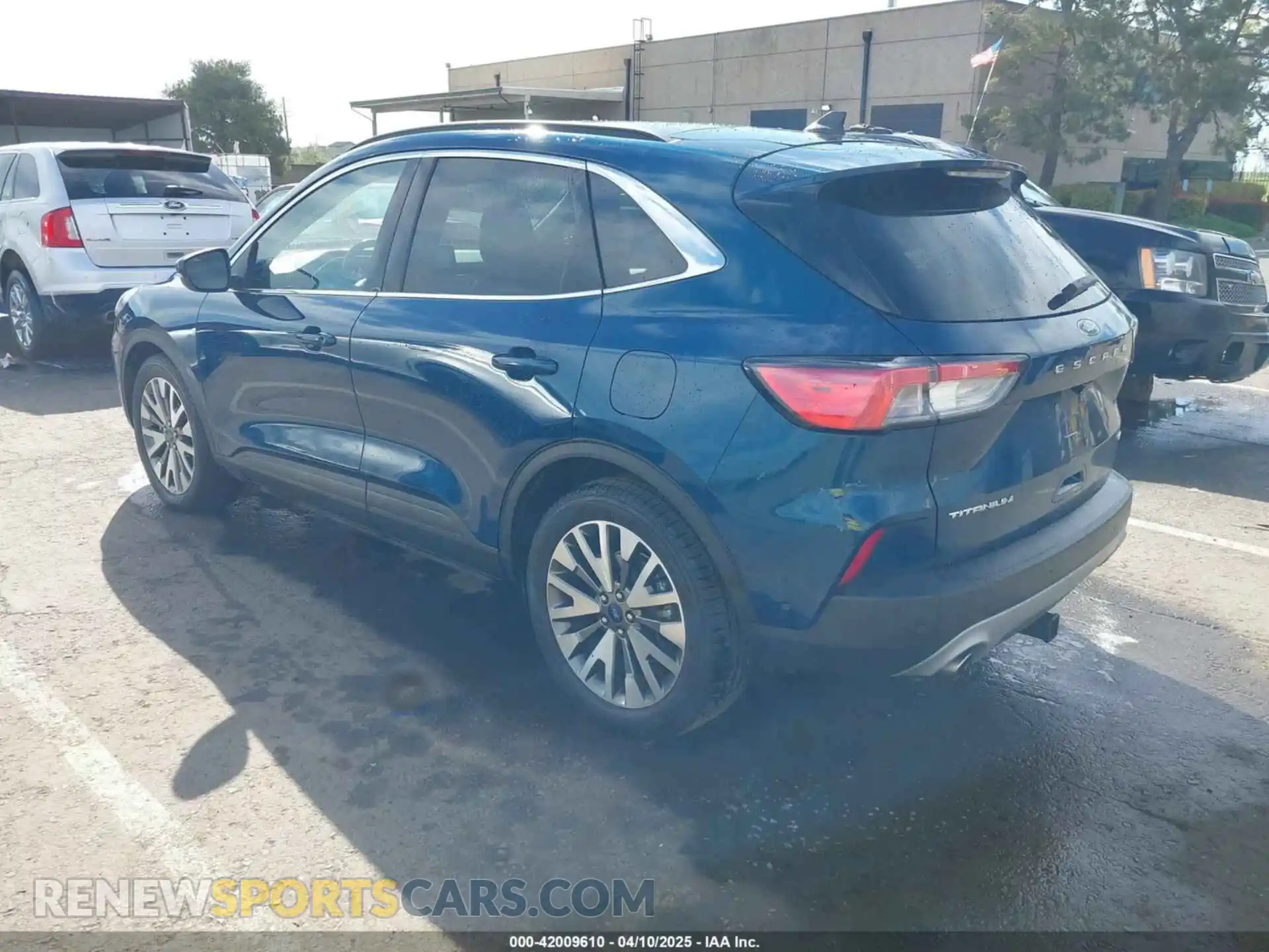 3 Photograph of a damaged car 1FMCU0DZ5LUC48442 FORD ESCAPE 2020