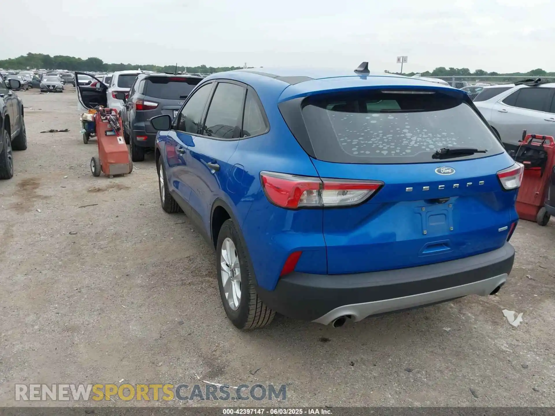 3 Photograph of a damaged car 1FMCU0F62LUB65683 FORD ESCAPE 2020