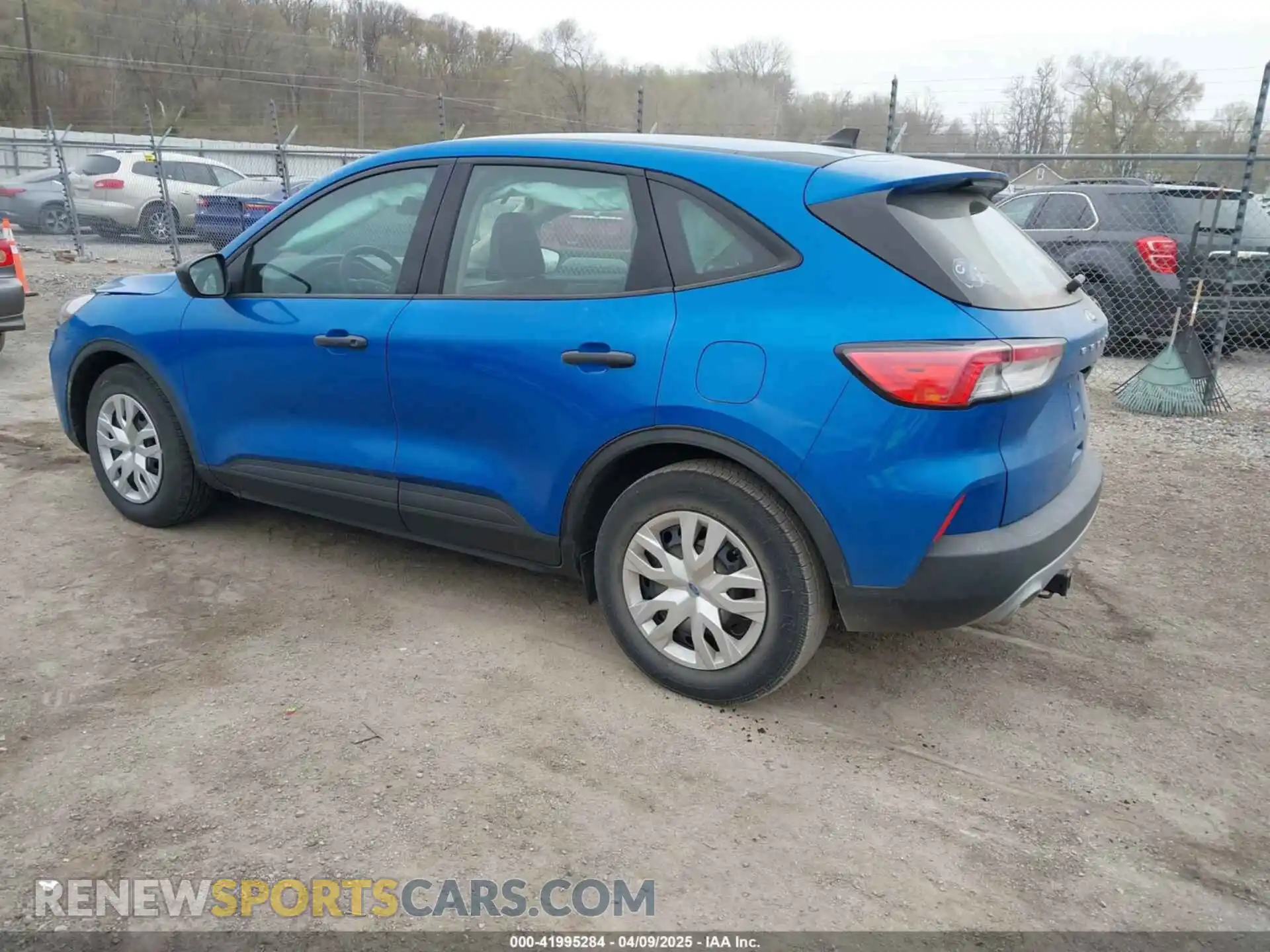 3 Photograph of a damaged car 1FMCU0F67LUB98498 FORD ESCAPE 2020