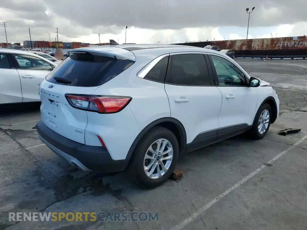 3 Photograph of a damaged car 1FMCU0G60LUB05612 FORD ESCAPE 2020