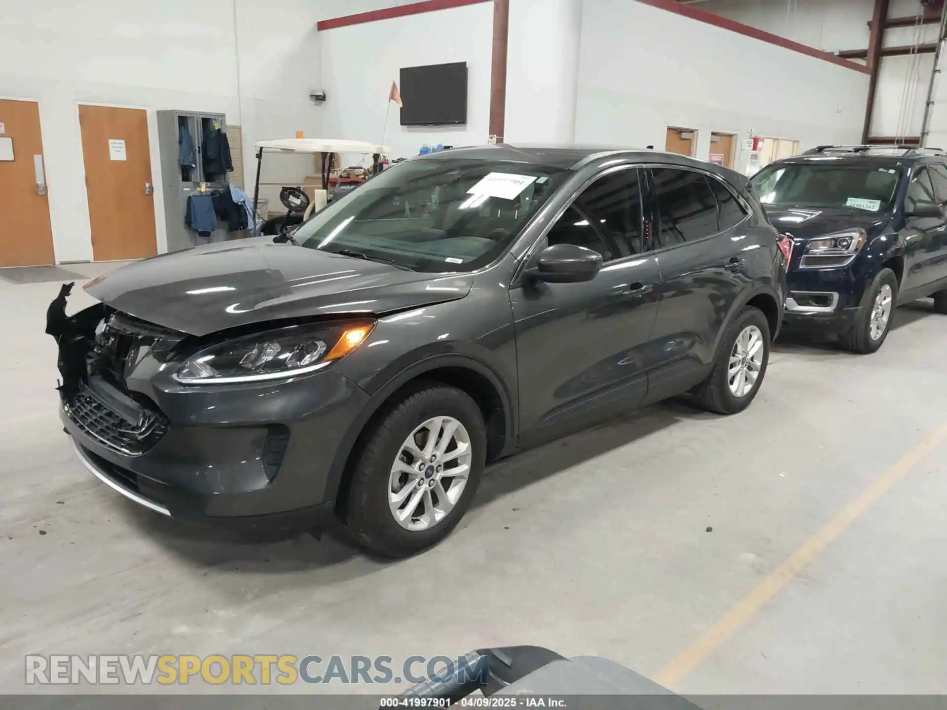 2 fotografías del automóvil dañado 1FMCU0G65LUA54981 FORD ESCAPE 2020