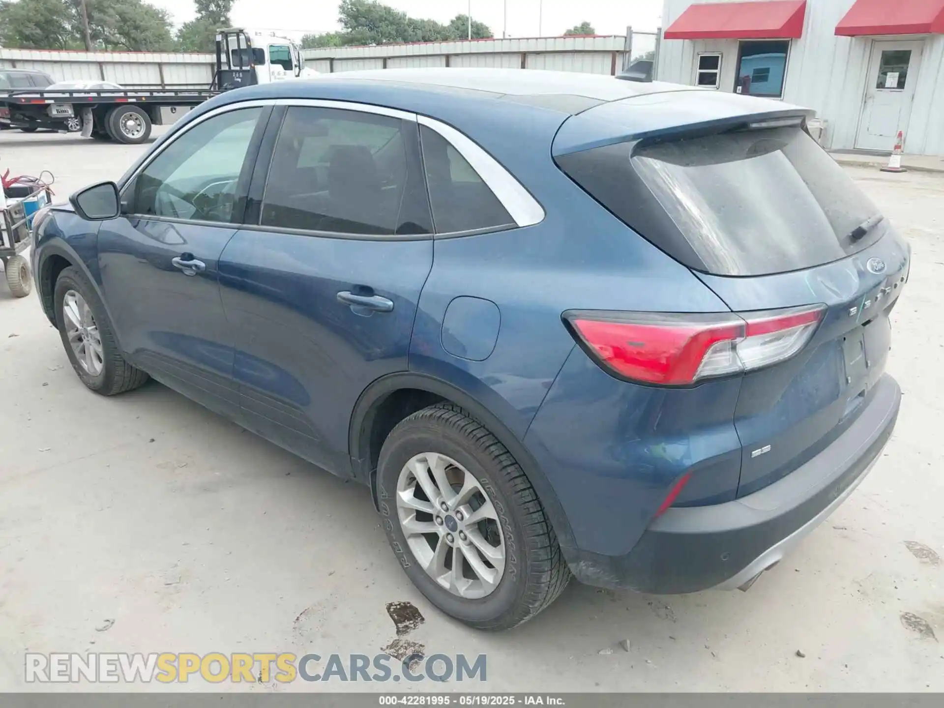 3 Photograph of a damaged car 1FMCU0G65LUC00263 FORD ESCAPE 2020