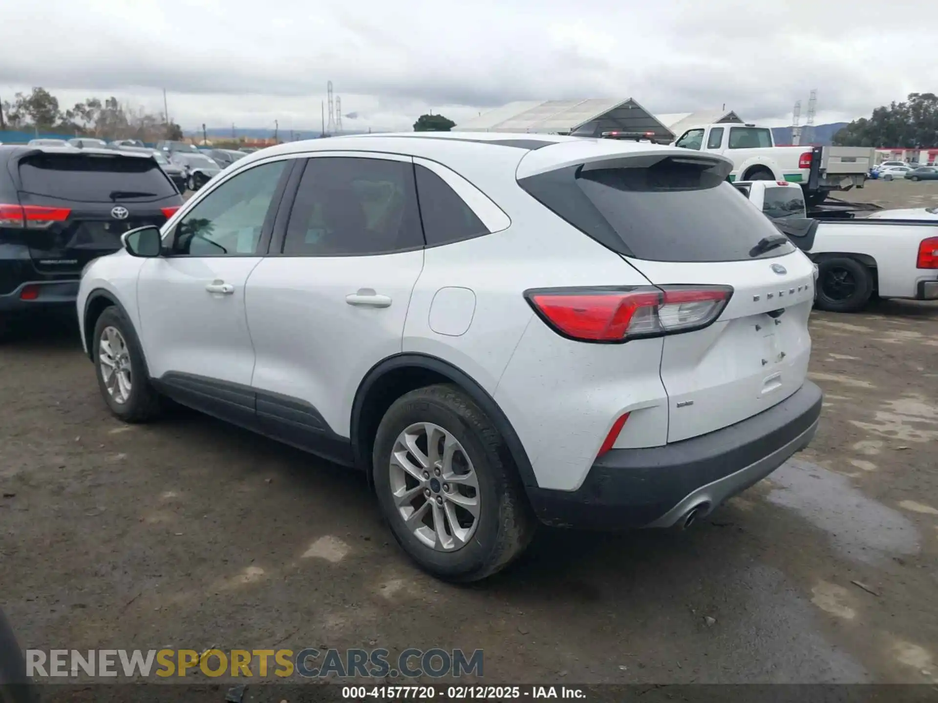 3 Photograph of a damaged car 1FMCU0G67LUC69939 FORD ESCAPE 2020