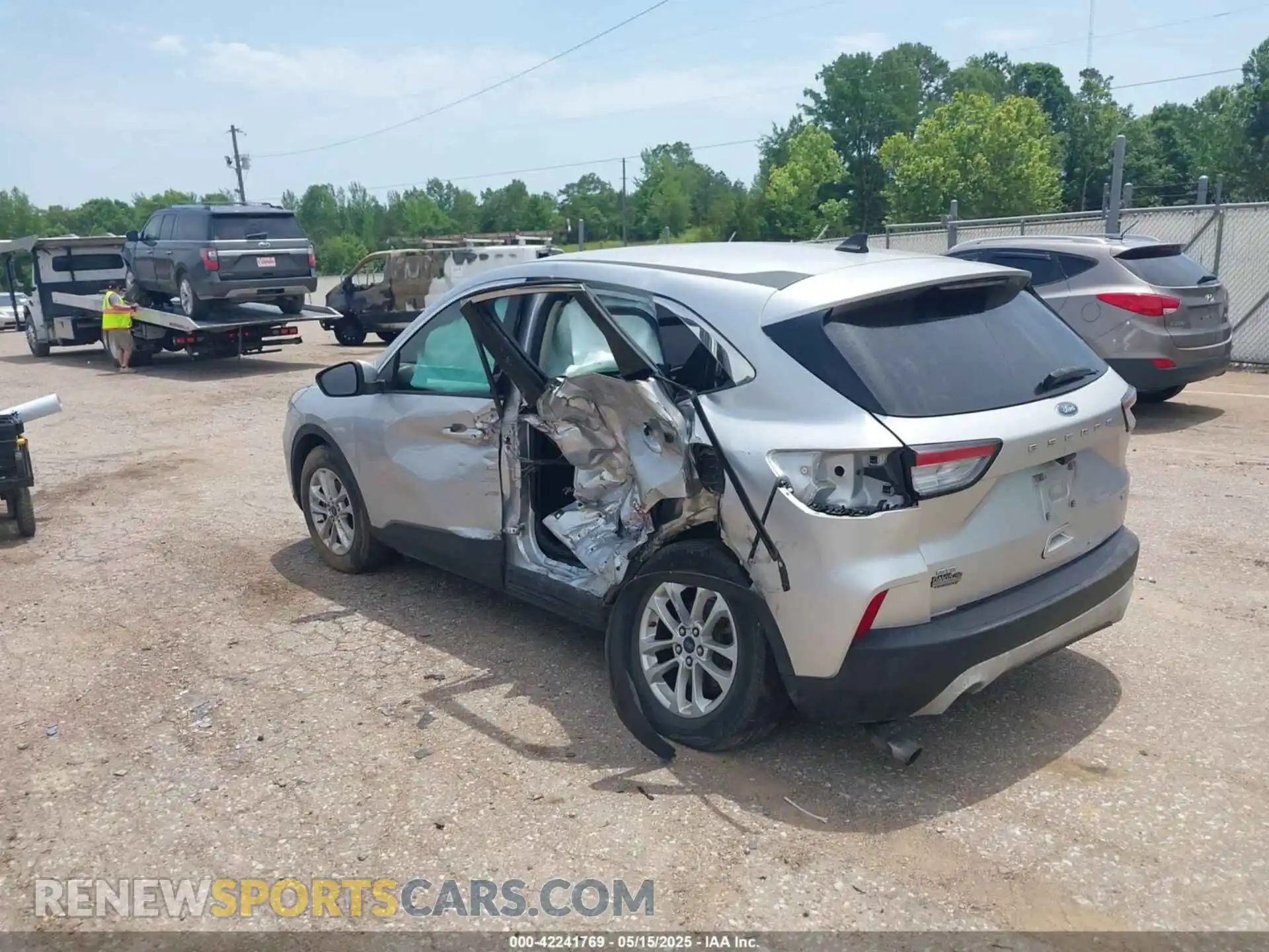 3 fotografías del automóvil dañado 1FMCU0G68LUB22240 FORD ESCAPE 2020