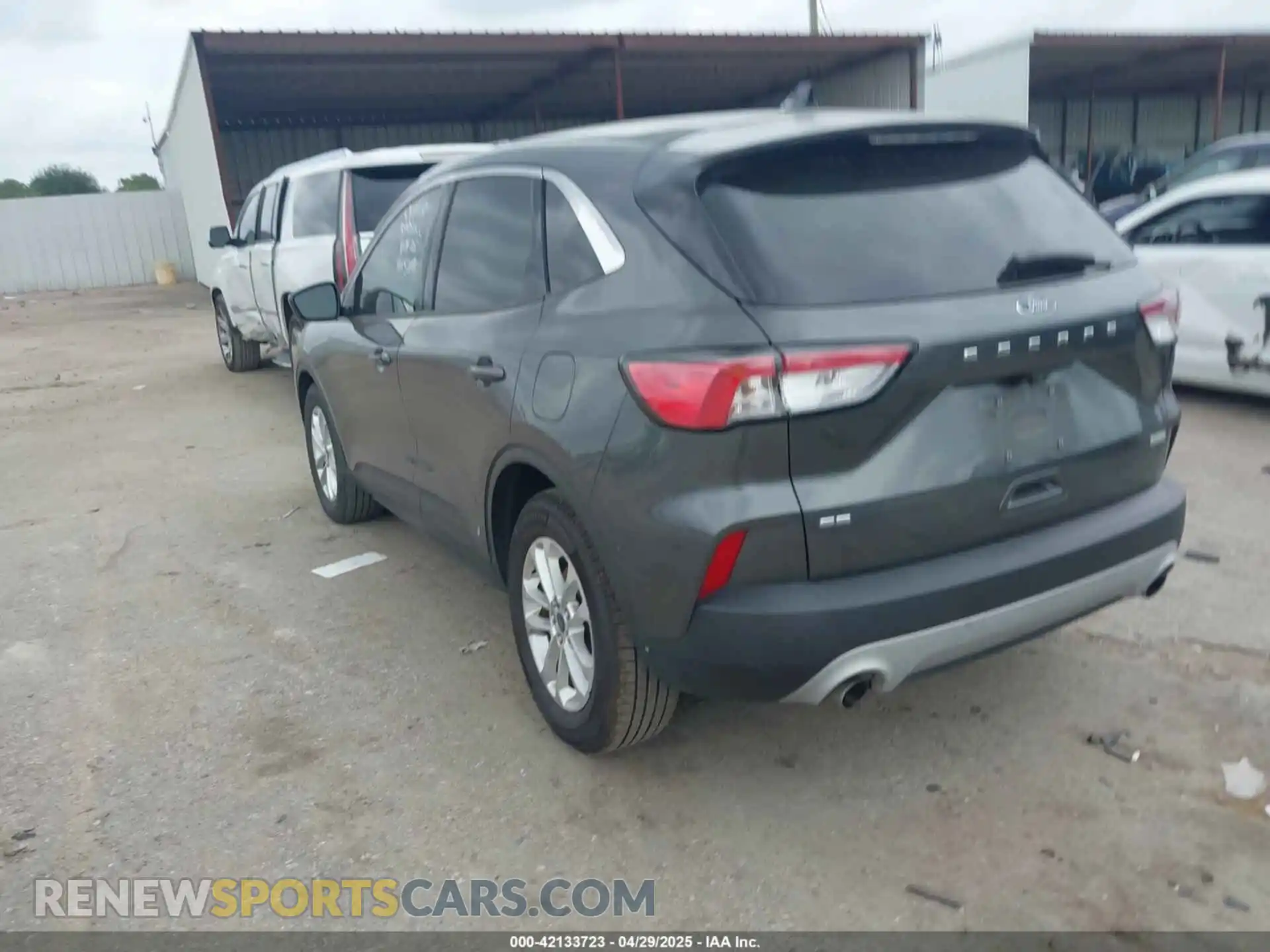 3 fotografías del automóvil dañado 1FMCU0G69LUA75204 FORD ESCAPE 2020