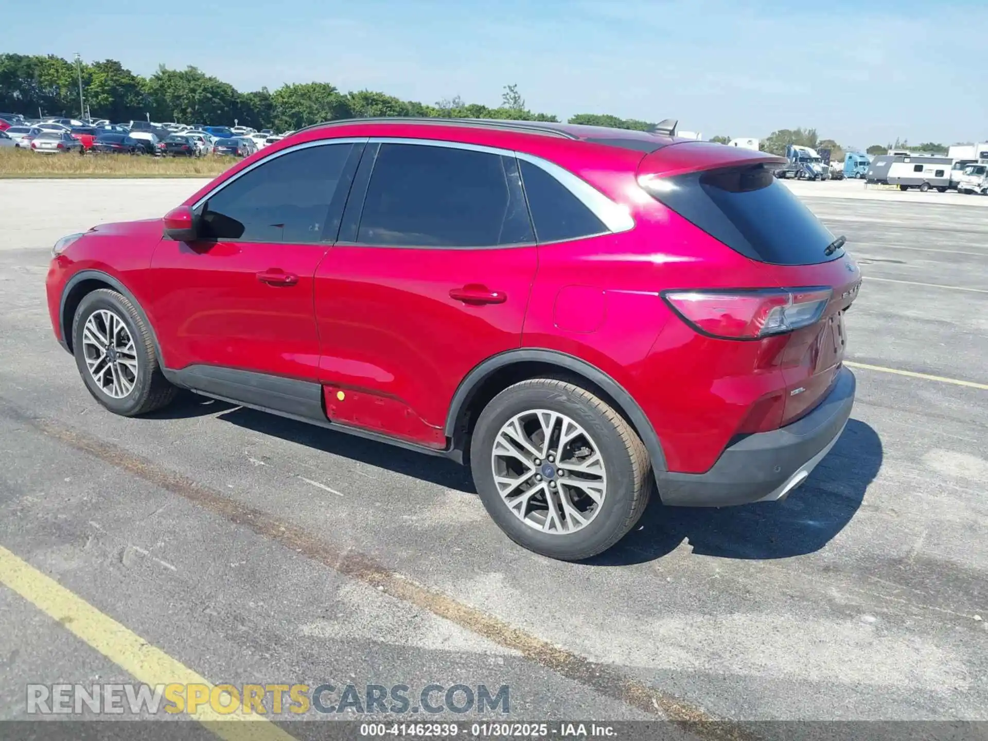 3 Photograph of a damaged car 1FMCU0H62LUC21537 FORD ESCAPE 2020