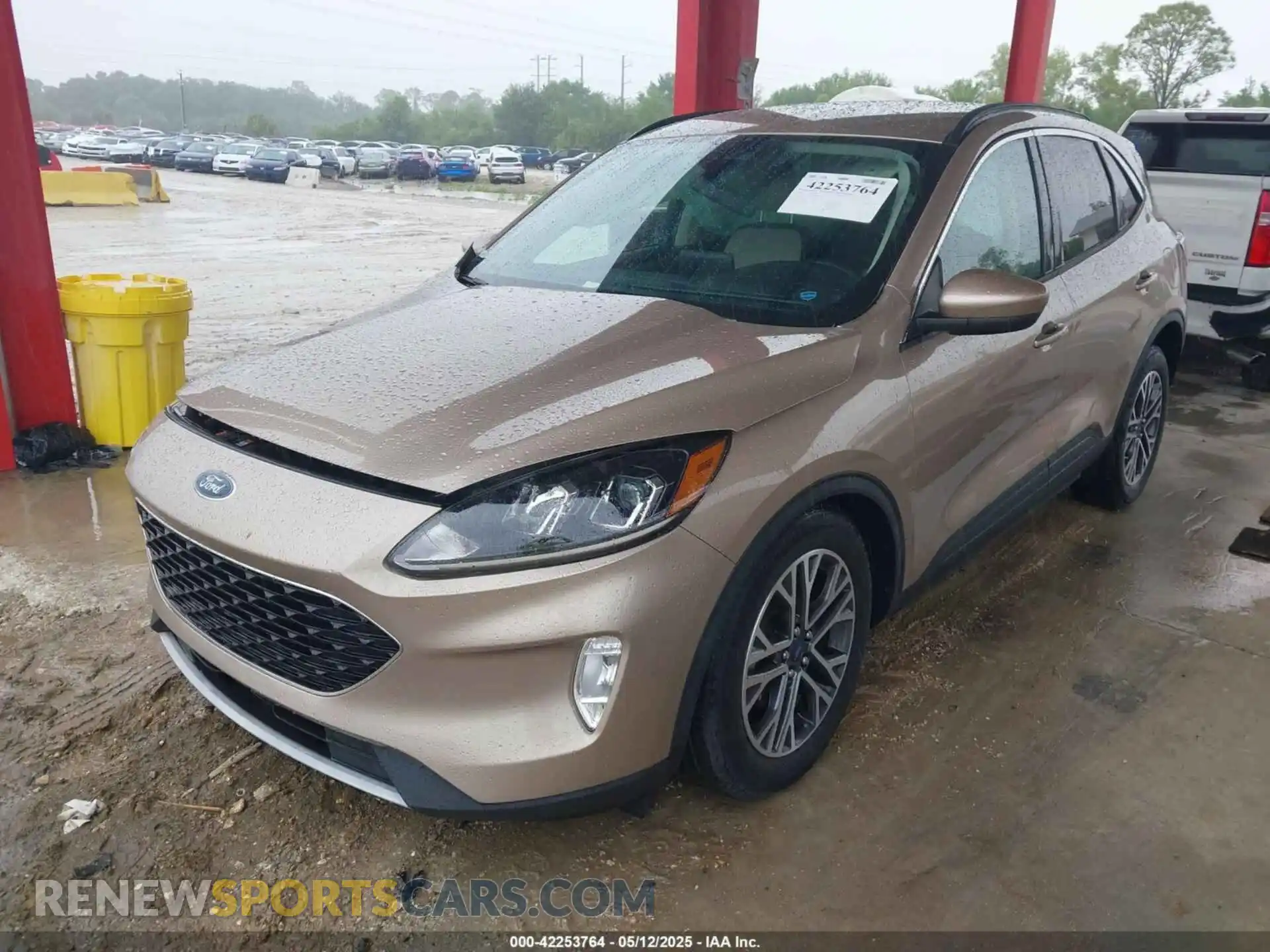 2 Photograph of a damaged car 1FMCU0H64LUB89853 FORD ESCAPE 2020