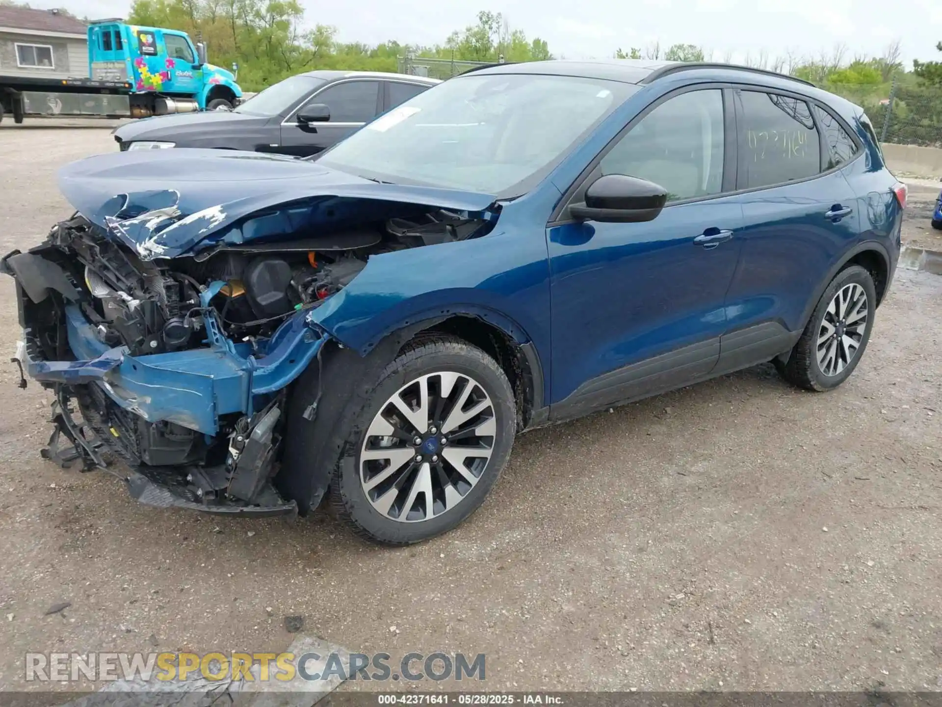 2 fotografías del automóvil dañado 1FMCU9BZ8LUC13160 FORD ESCAPE 2020