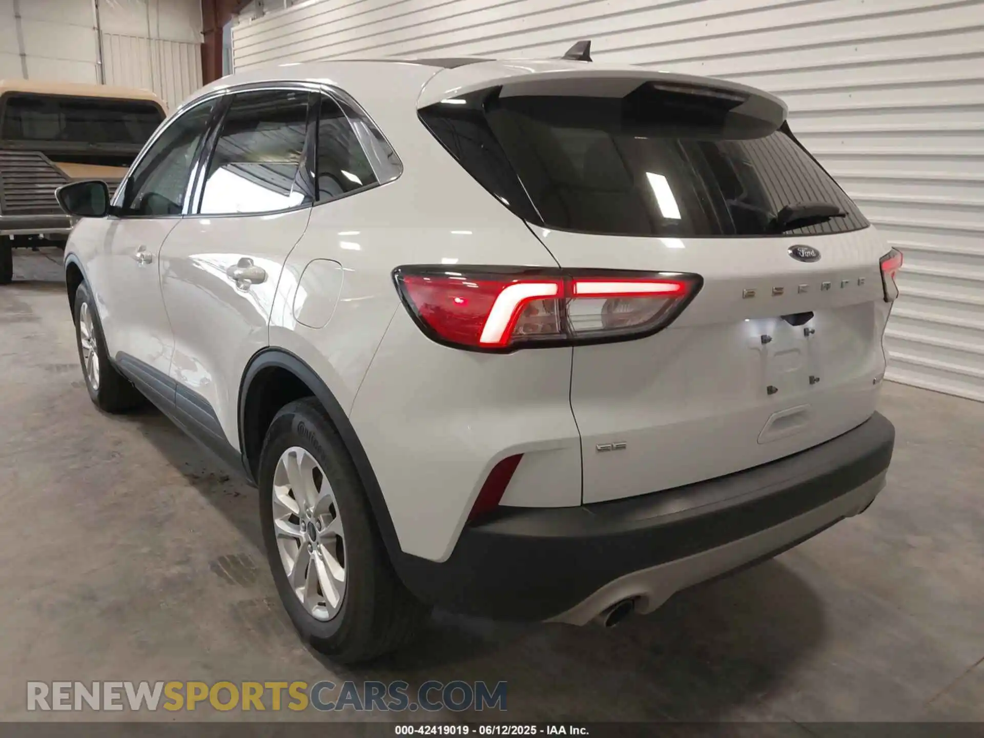 3 Photograph of a damaged car 1FMCU9G61LUC01480 FORD ESCAPE 2020