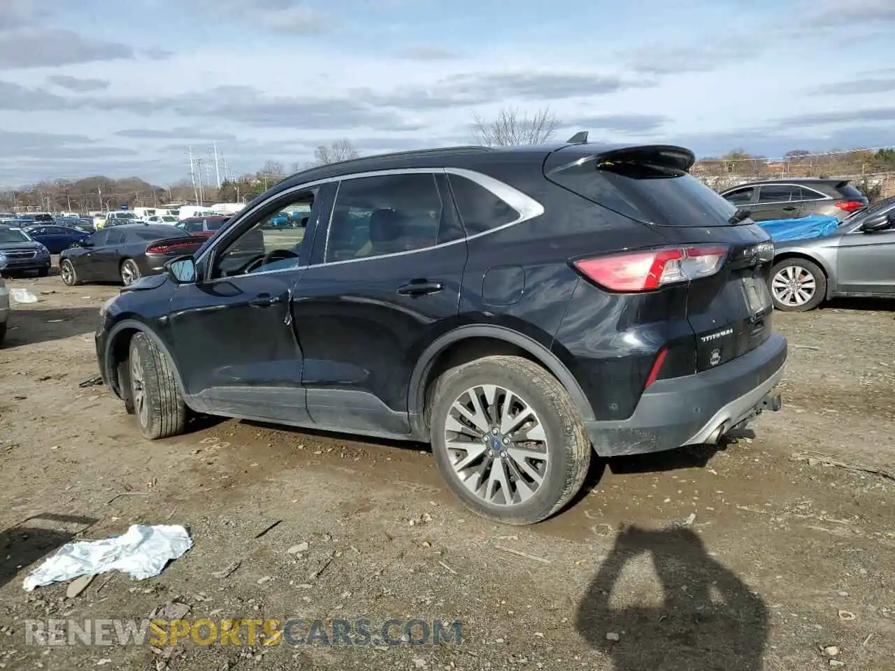 2 fotografías del automóvil dañado 1FMCU9J90LUB16133 FORD ESCAPE 2020