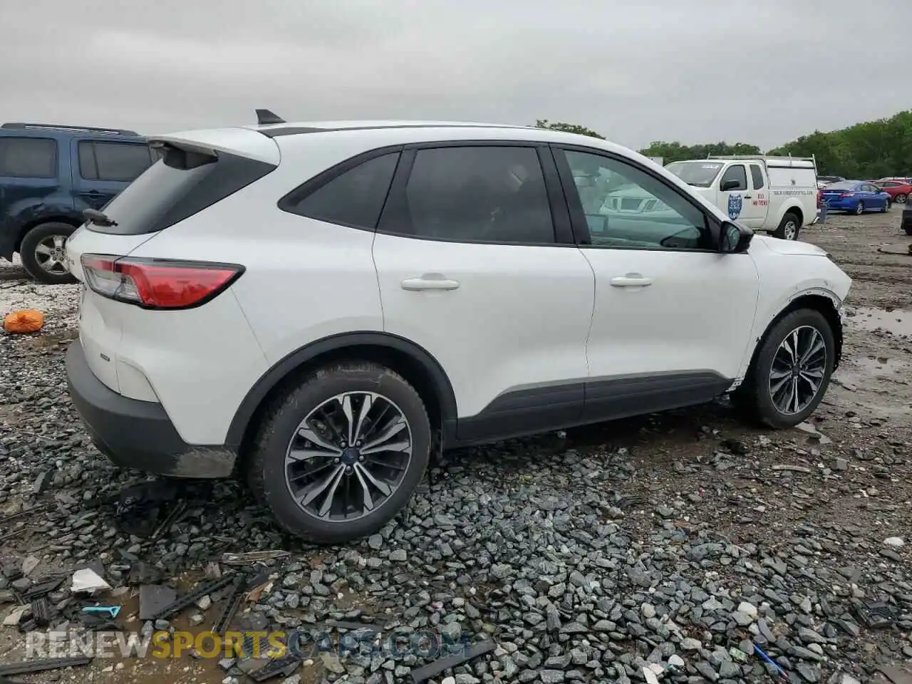 3 Photograph of a damaged car 1FMCU0BZ3MUB17966 FORD ESCAPE 2021