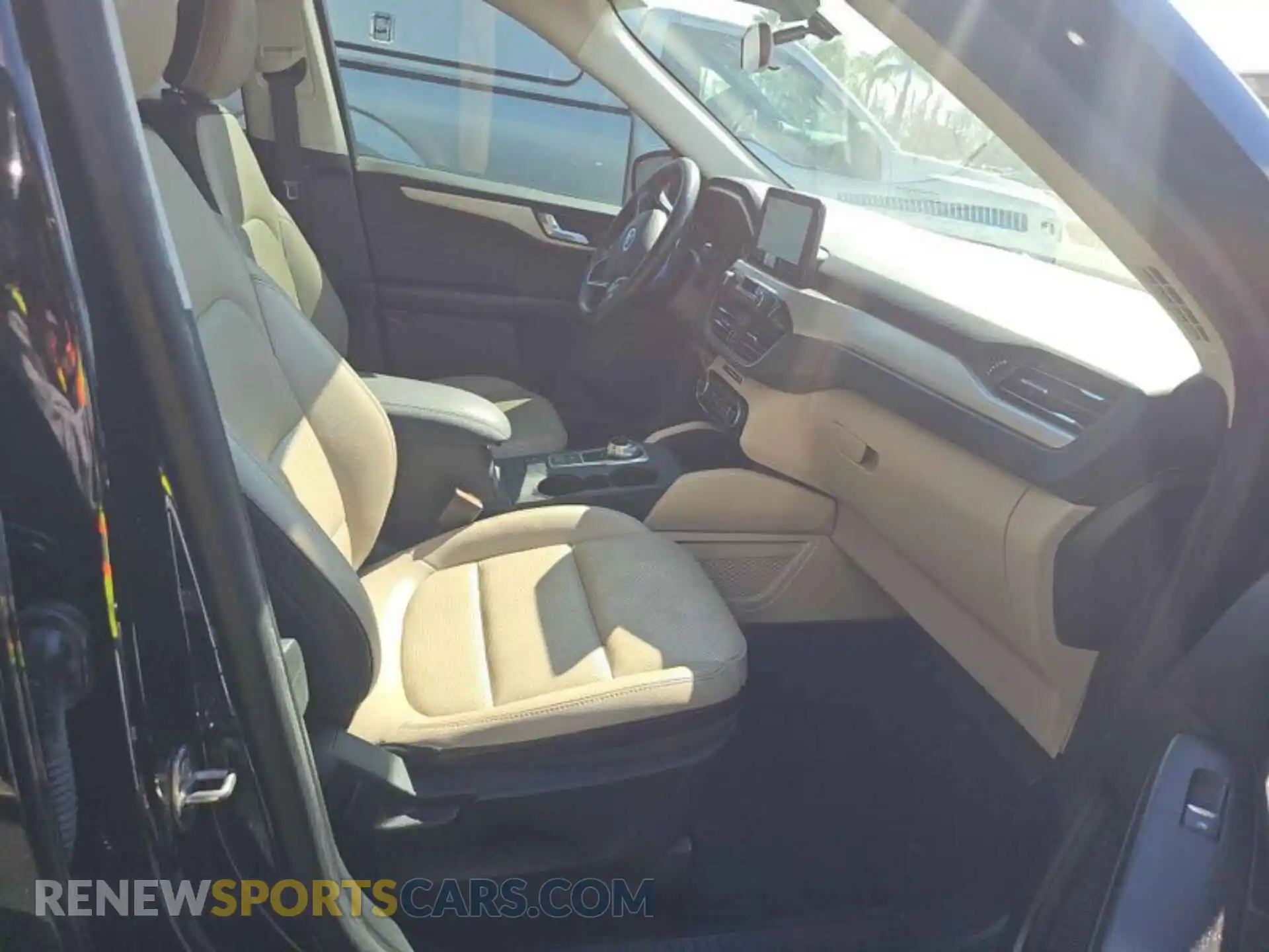 1 Photograph of a damaged car 1FMCU0CZ5MUA54383 FORD ESCAPE 2021