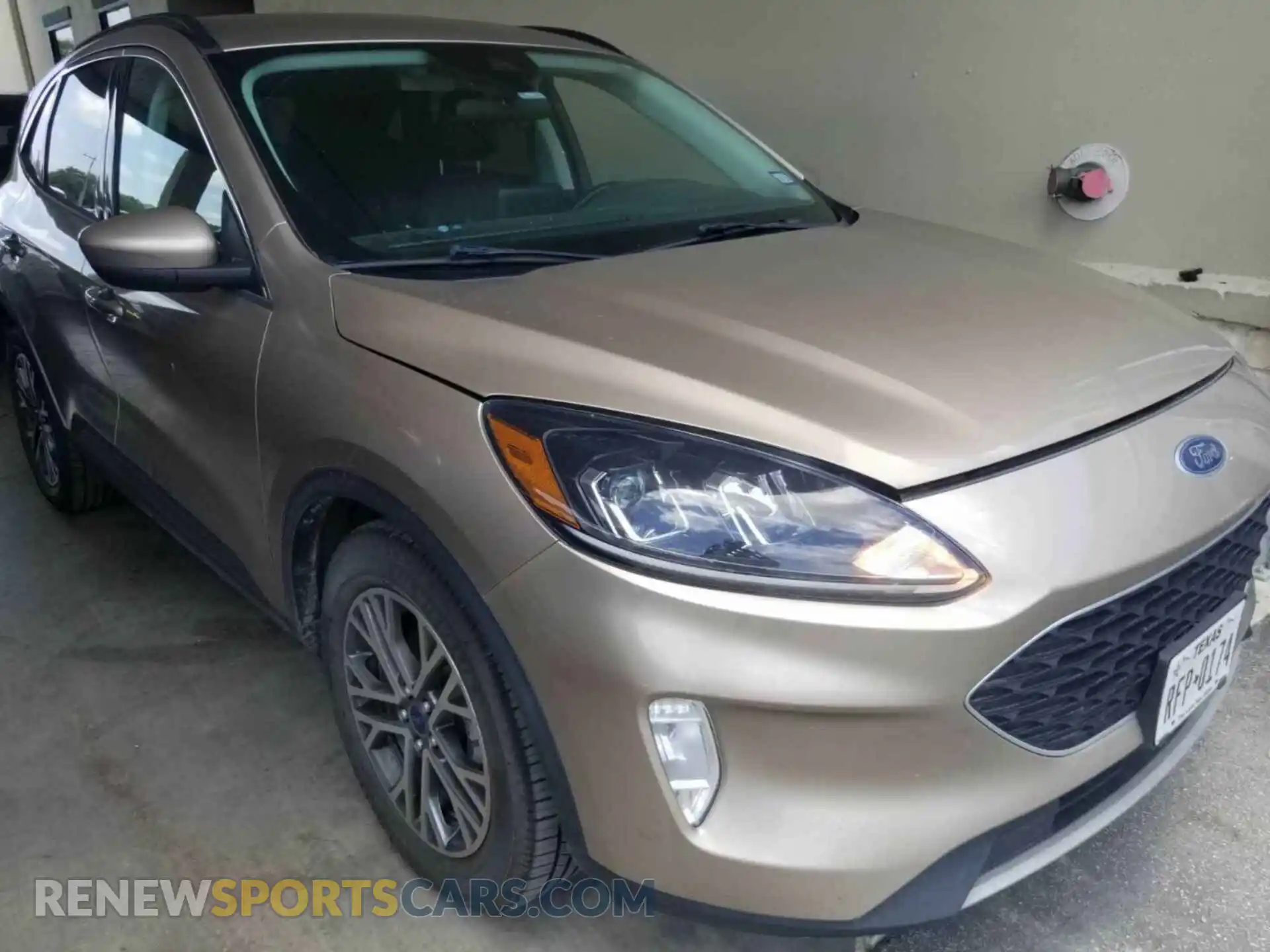 1 Photograph of a damaged car 1FMCU0CZXMUB25464 FORD ESCAPE 2021