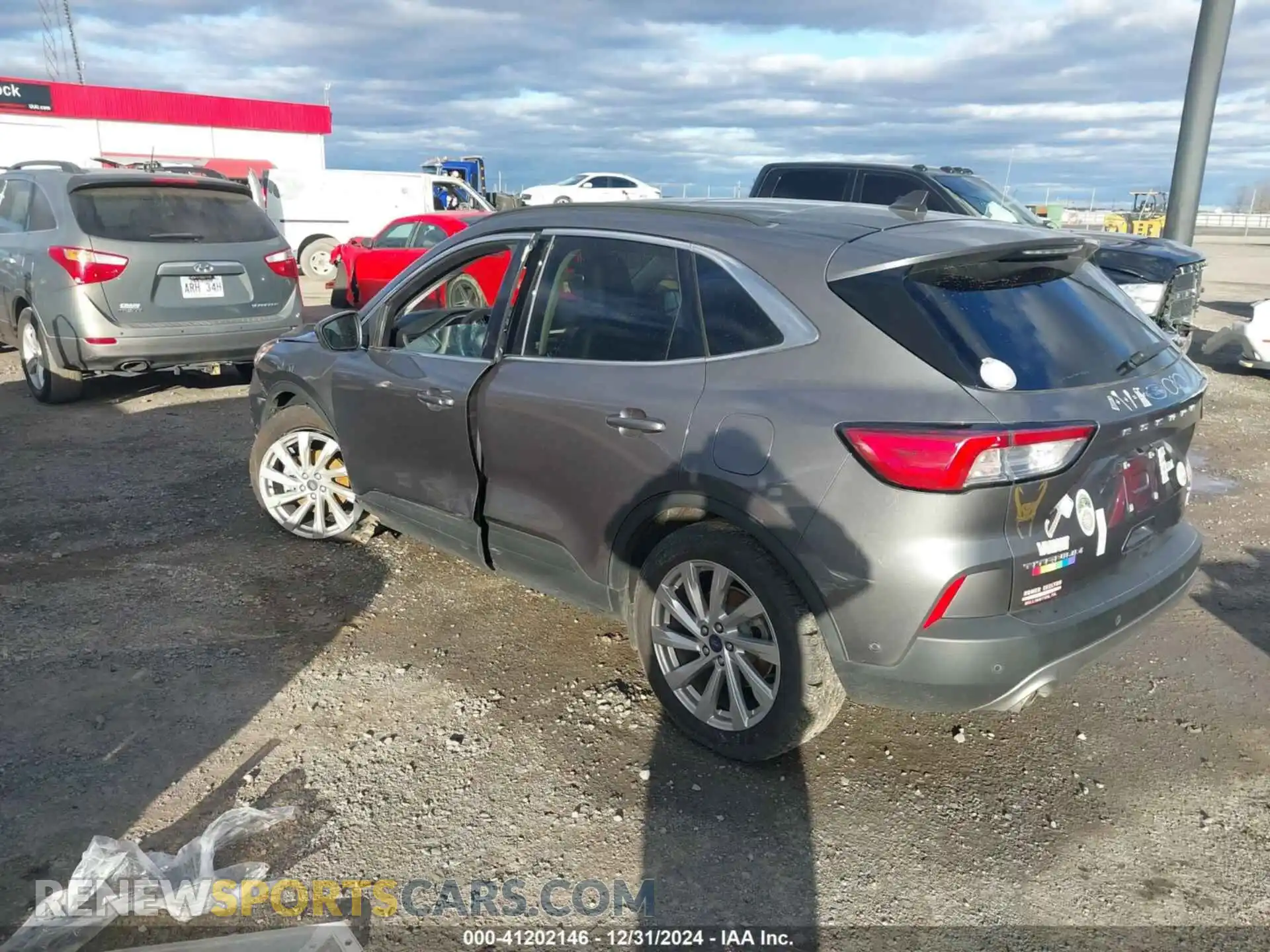 3 Photograph of a damaged car 1FMCU0DZ0MUB00944 FORD ESCAPE 2021
