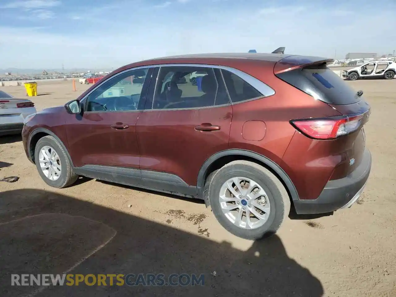 2 fotografías del automóvil dañado 1FMCU0G60MUA67848 FORD ESCAPE 2021