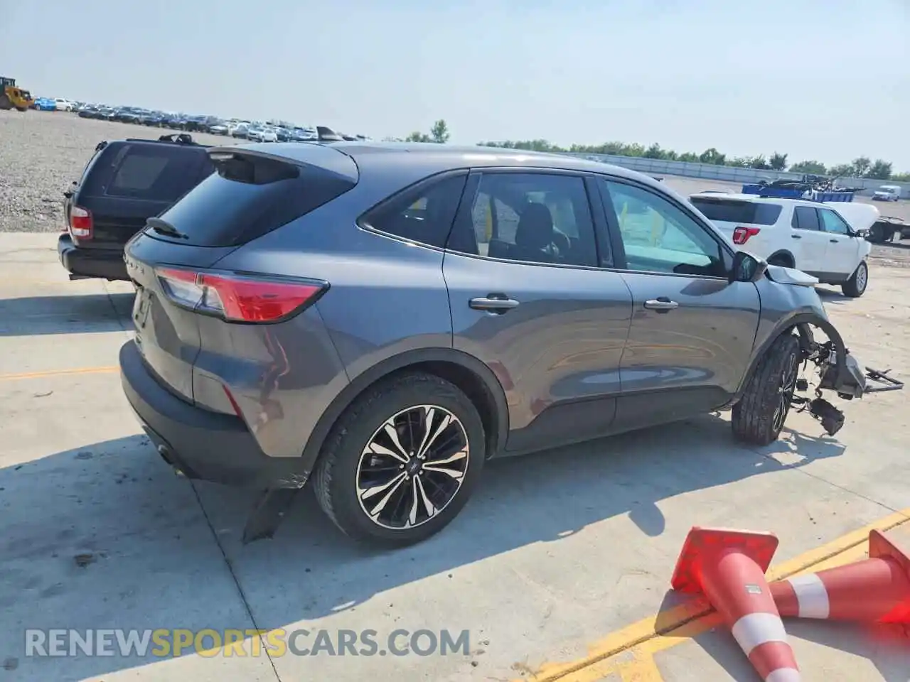 3 Photograph of a damaged car 1FMCU0G60MUB18555 FORD ESCAPE 2021