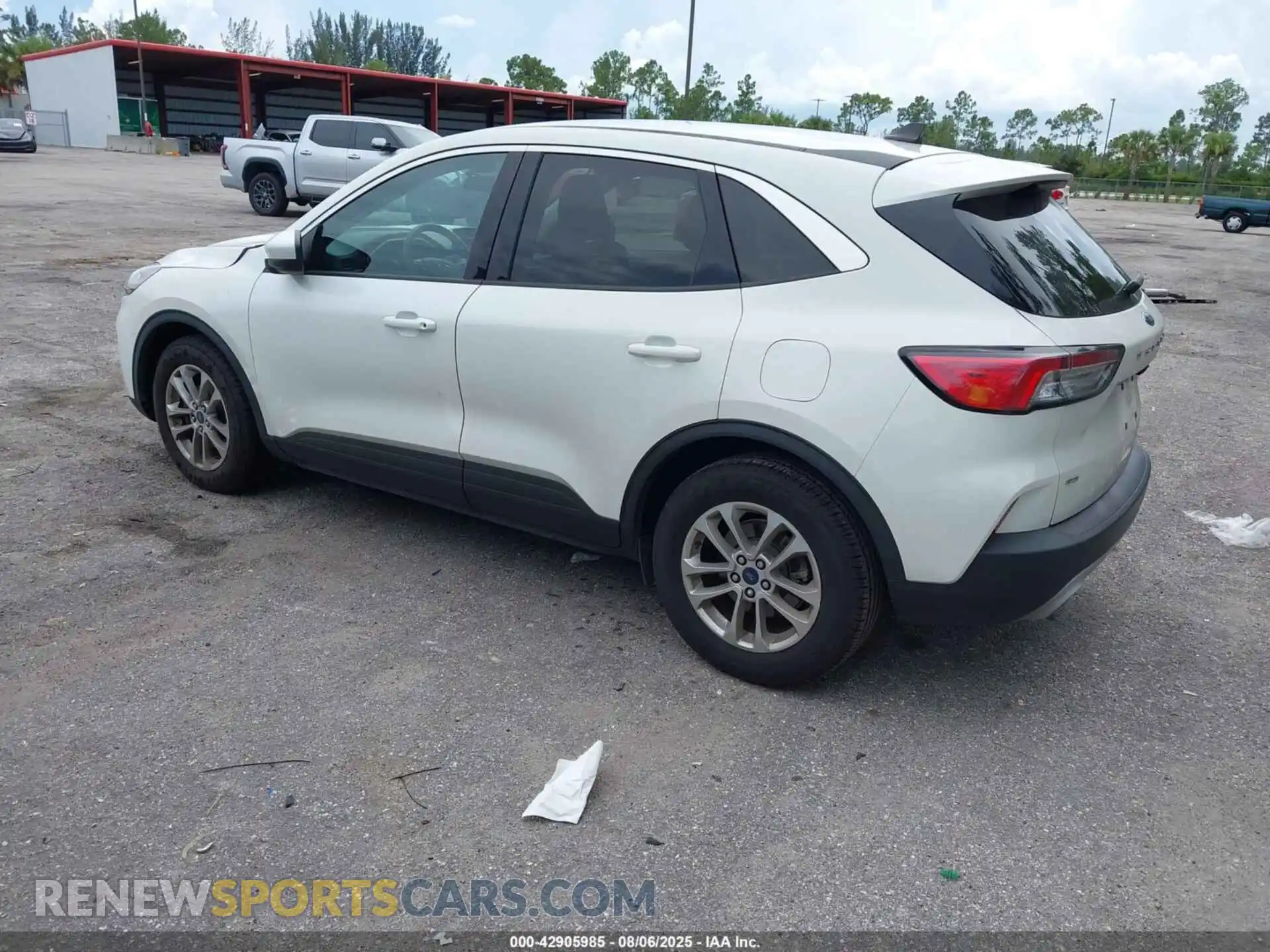 3 Photograph of a damaged car 1FMCU0G61MUB16698 FORD ESCAPE 2021