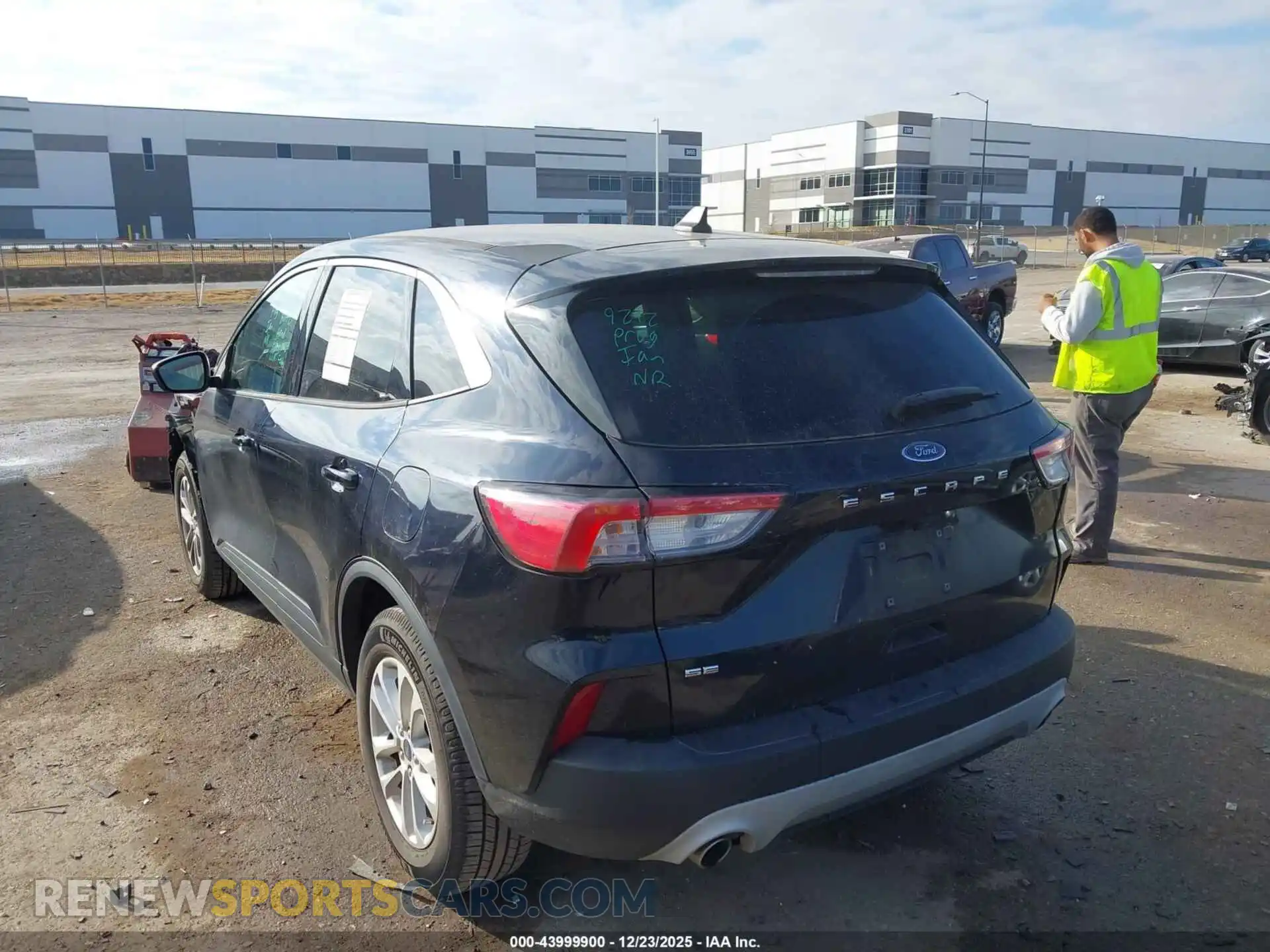 3 Photograph of a damaged car 1FMCU0G65MUA45280 FORD ESCAPE 2021