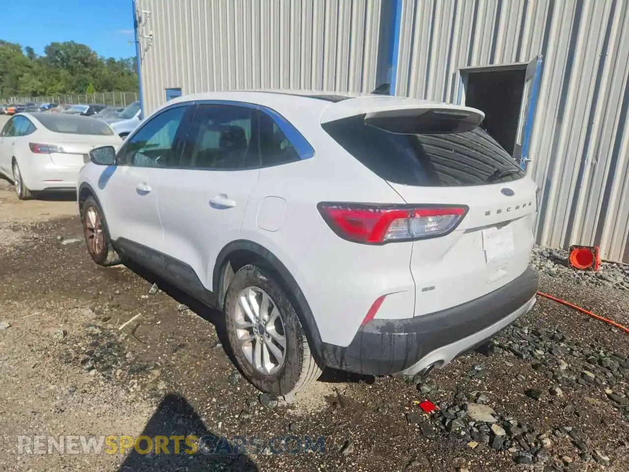 2 Photograph of a damaged car 1FMCU0G65MUA68199 FORD ESCAPE 2021