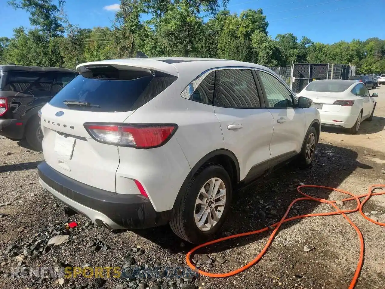 3 Photograph of a damaged car 1FMCU0G65MUA68199 FORD ESCAPE 2021