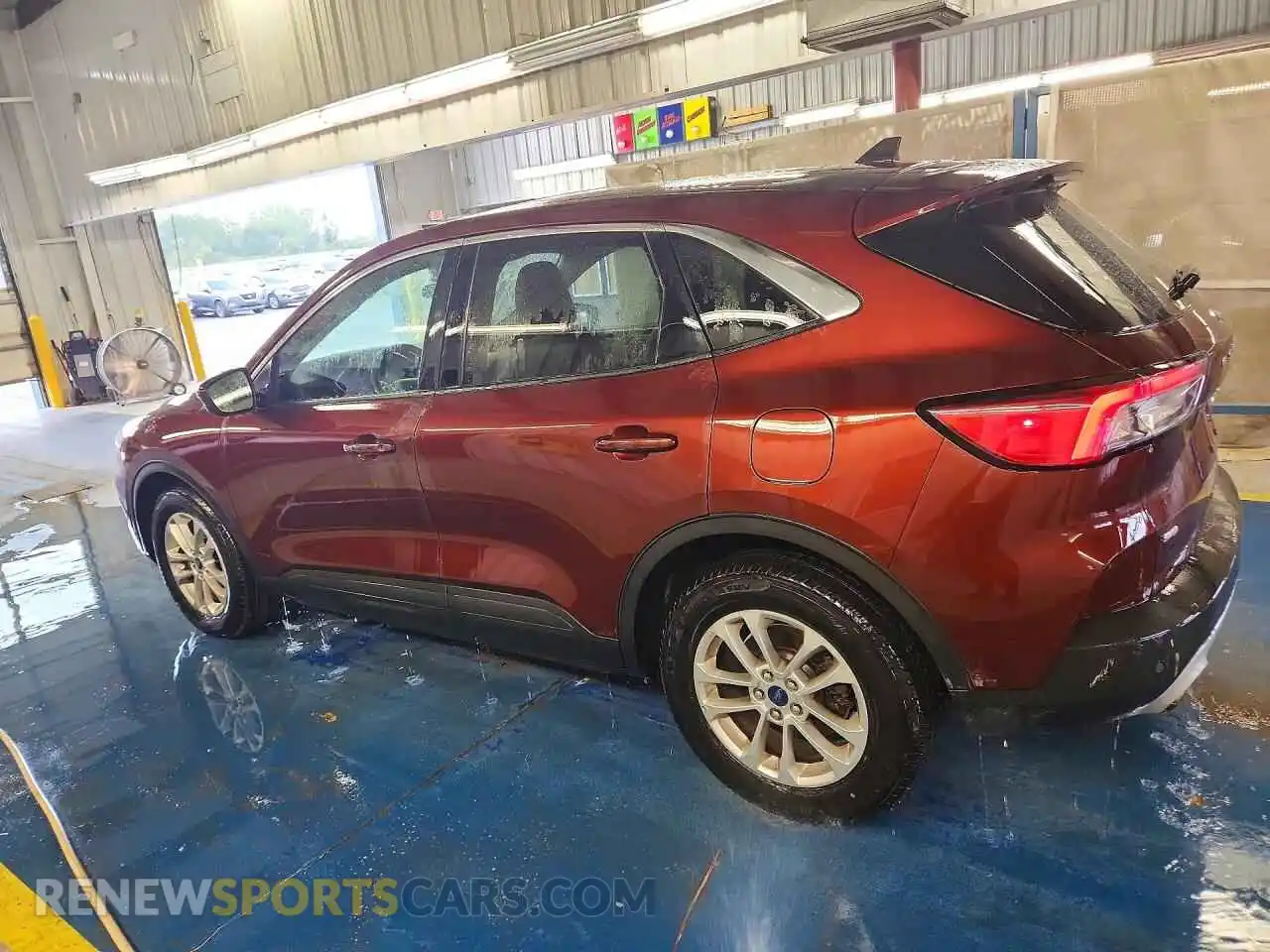 2 Photograph of a damaged car 1FMCU0G65MUA85424 FORD ESCAPE 2021