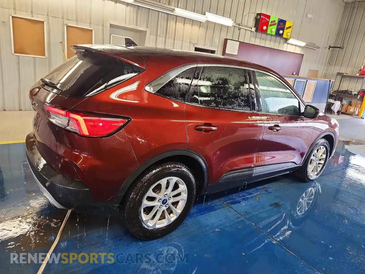 3 Photograph of a damaged car 1FMCU0G65MUA85424 FORD ESCAPE 2021