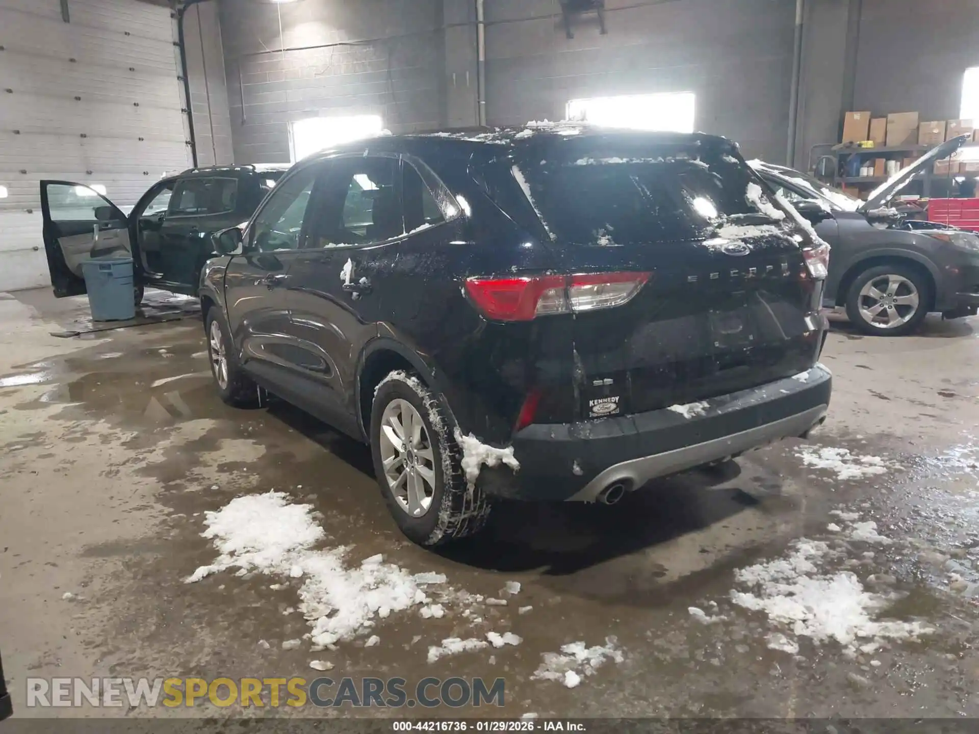 3 fotografías del automóvil dañado 1FMCU0G65MUB12671 FORD ESCAPE 2021