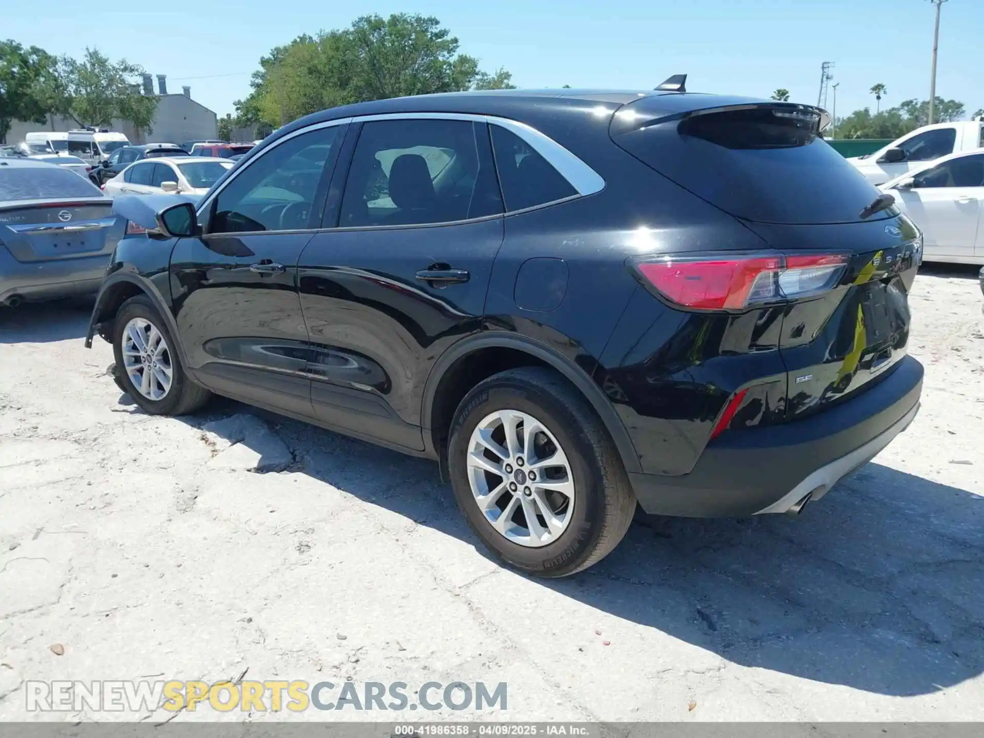 3 Photograph of a damaged car 1FMCU0G65MUB16302 FORD ESCAPE 2021