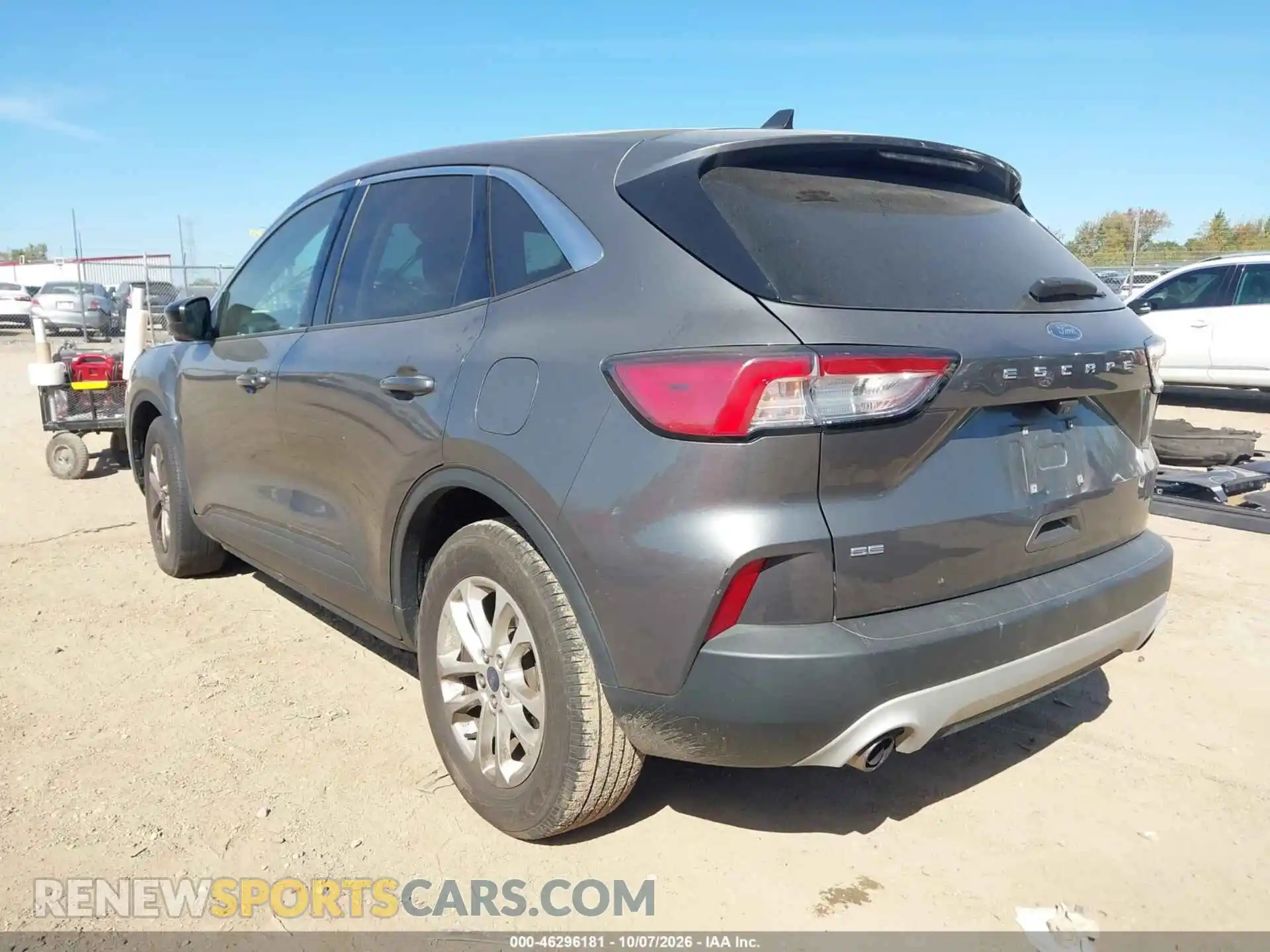 3 Photograph of a damaged car 1FMCU0G66MUA31565 FORD ESCAPE 2021
