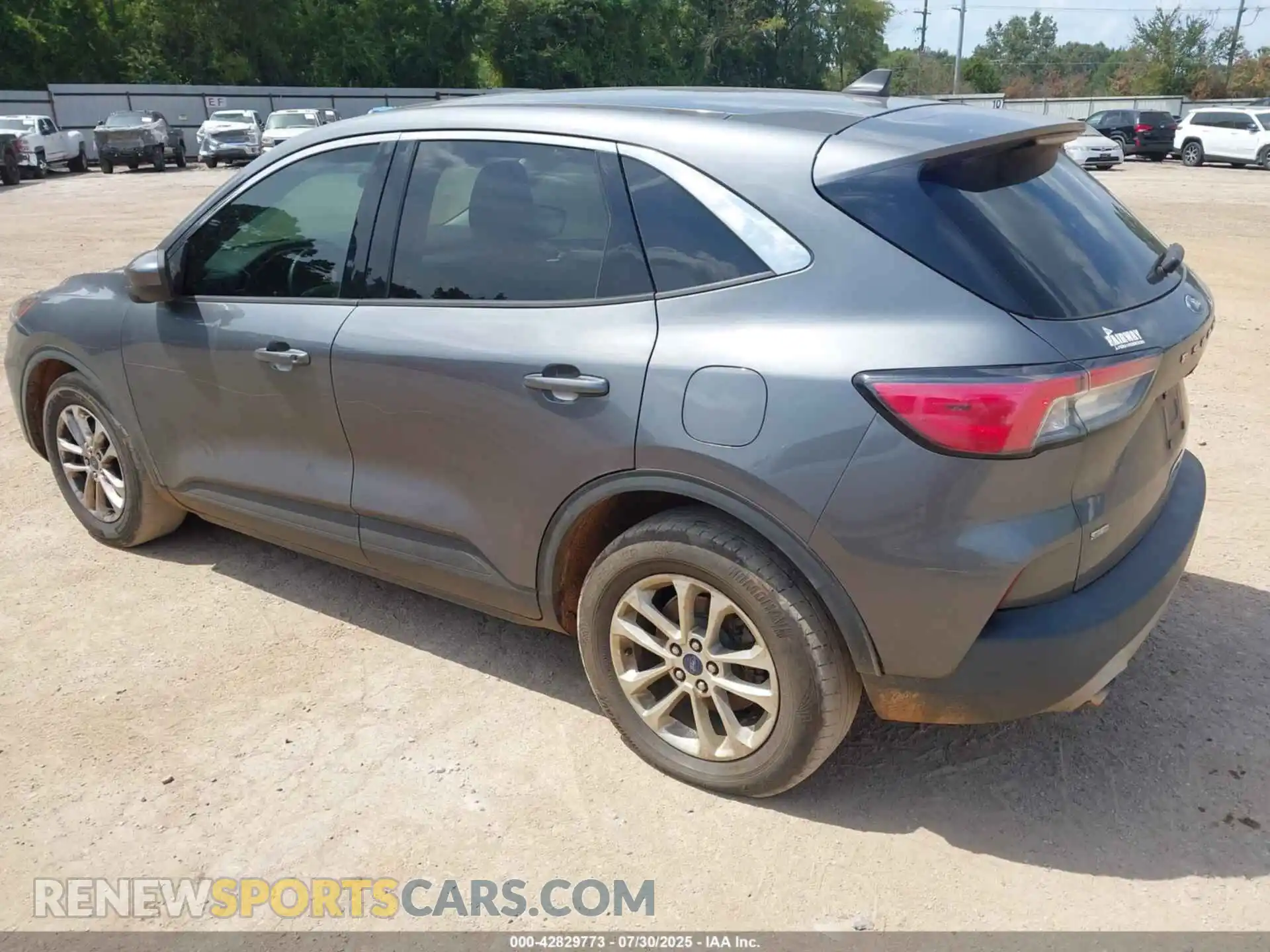 3 Photograph of a damaged car 1FMCU0G66MUB09455 FORD ESCAPE 2021
