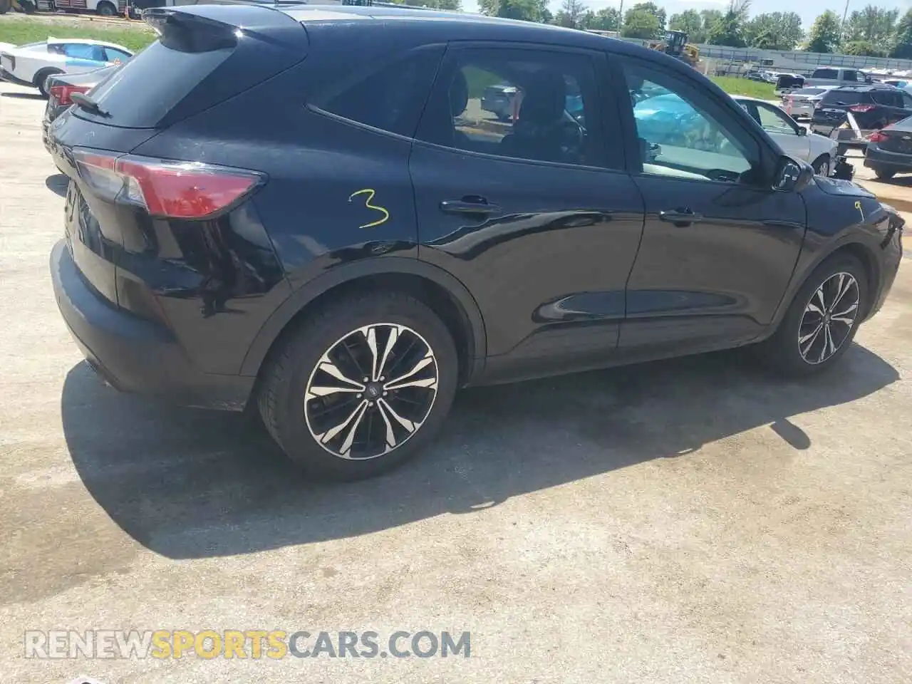 3 Photograph of a damaged car 1FMCU0G67MUA47922 FORD ESCAPE 2021