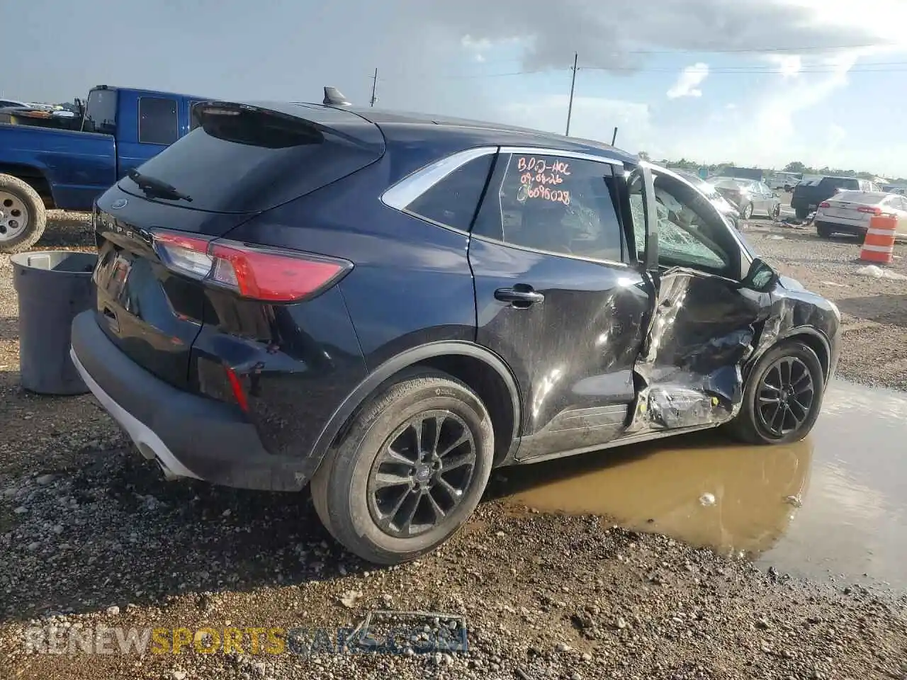 3 Photograph of a damaged car 1FMCU0G67MUA75526 FORD ESCAPE 2021