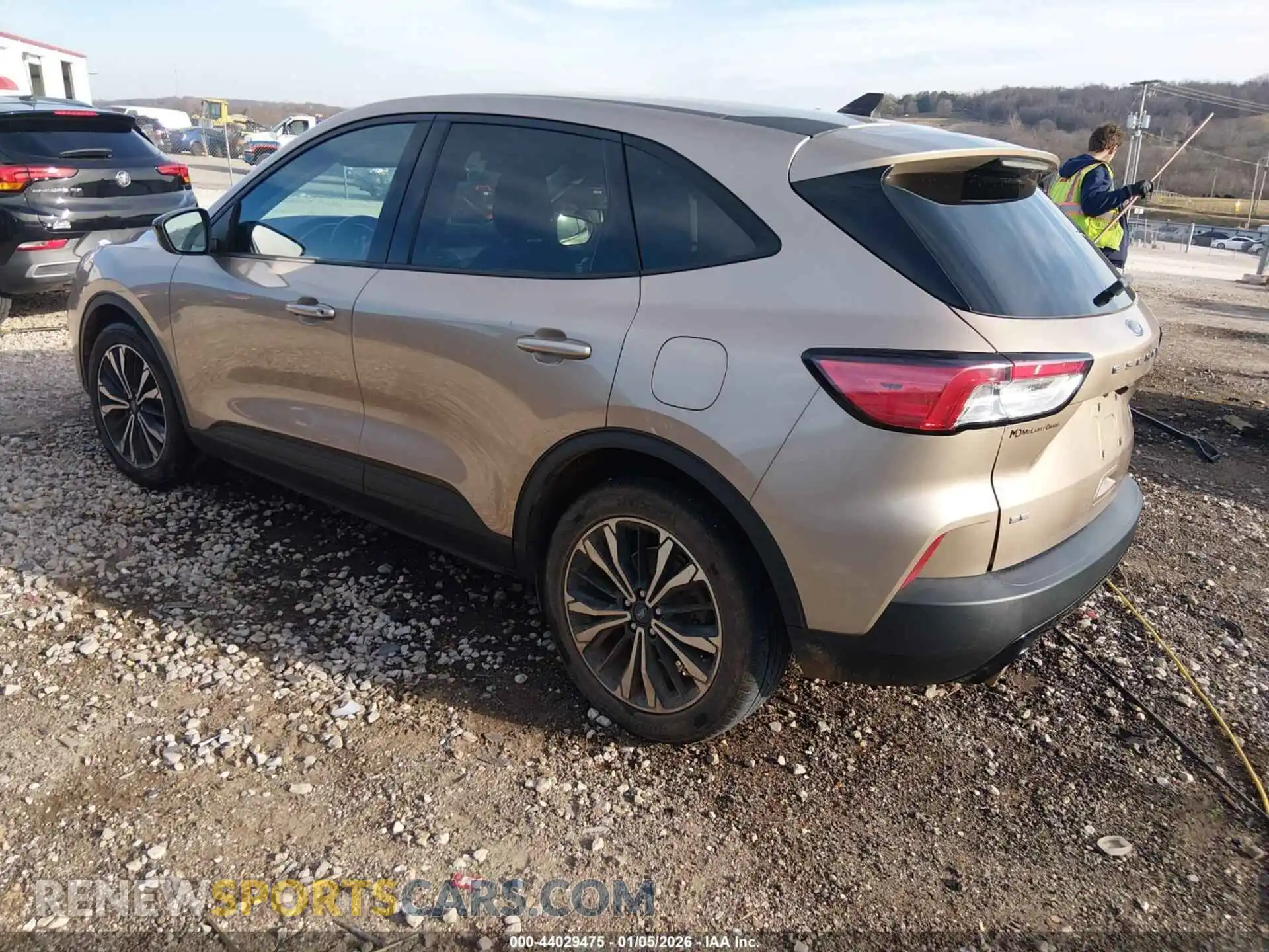3 Фотография поврежденного автомобиля 1FMCU0G67MUB00313 FORD ESCAPE 2021
