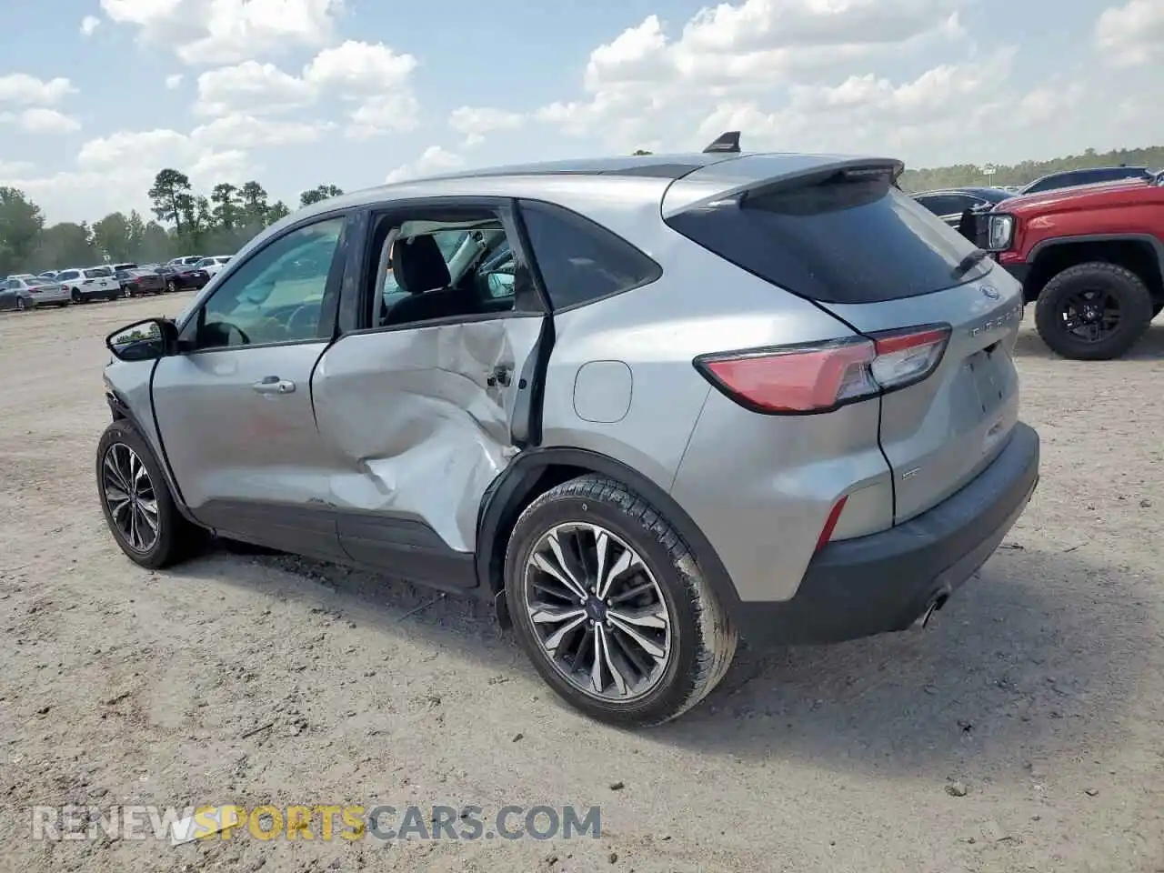 2 fotografías del automóvil dañado 1FMCU0G67MUB33540 FORD ESCAPE 2021