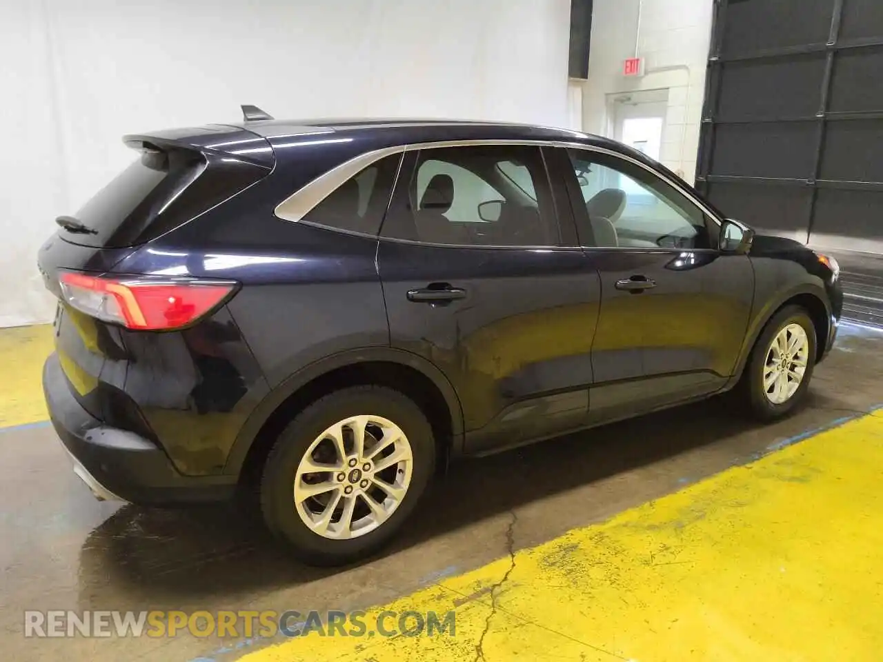 3 Photograph of a damaged car 1FMCU0G68MUA69024 FORD ESCAPE 2021