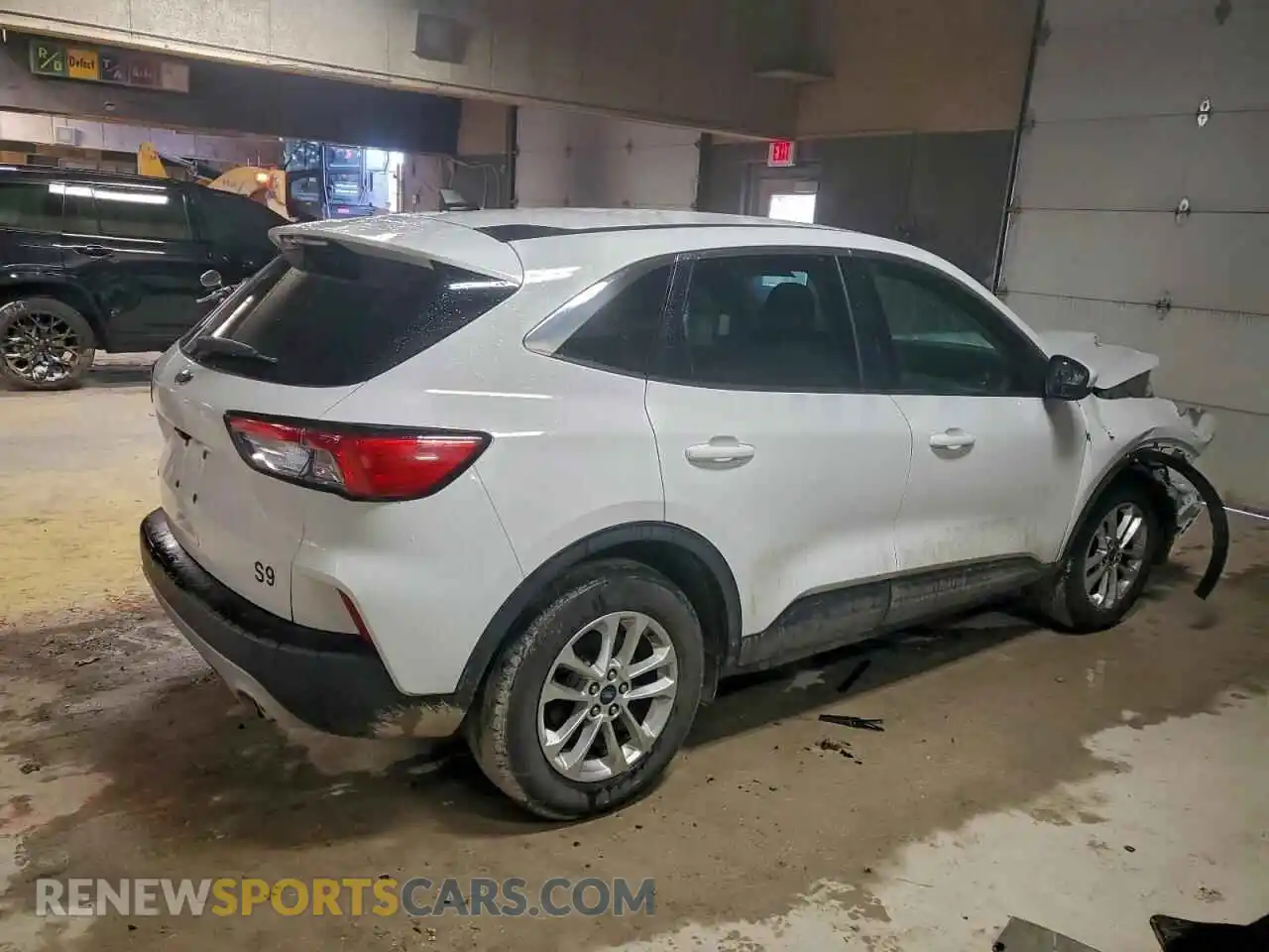 3 Photograph of a damaged car 1FMCU0G69MUA61594 FORD ESCAPE 2021