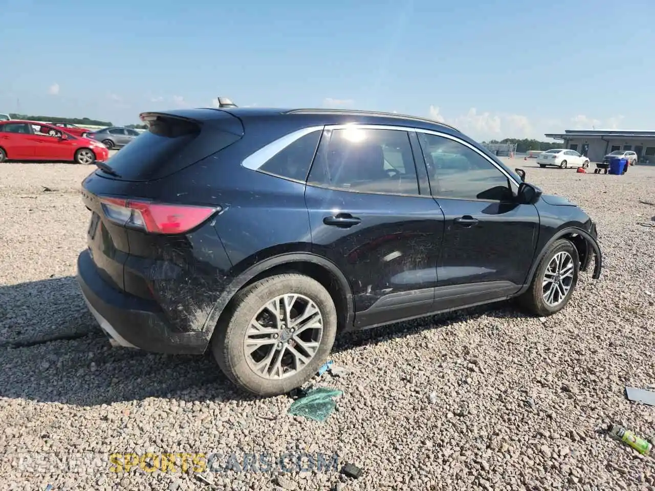 3 Фотография поврежденного автомобиля 1FMCU0H61MUB30146 FORD ESCAPE 2021