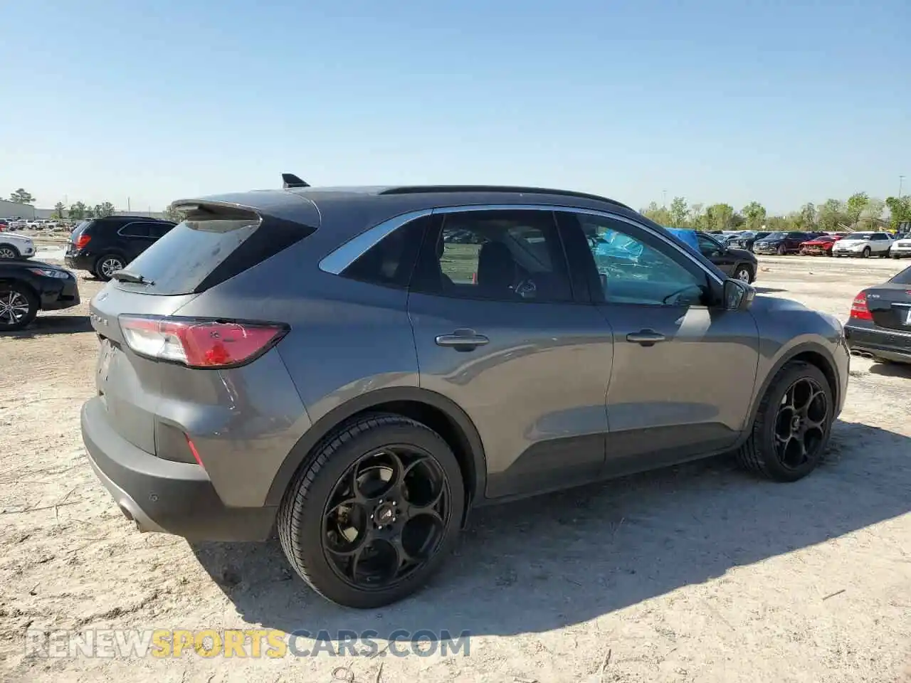 3 Photograph of a damaged car 1FMCU0H63MUB27782 FORD ESCAPE 2021