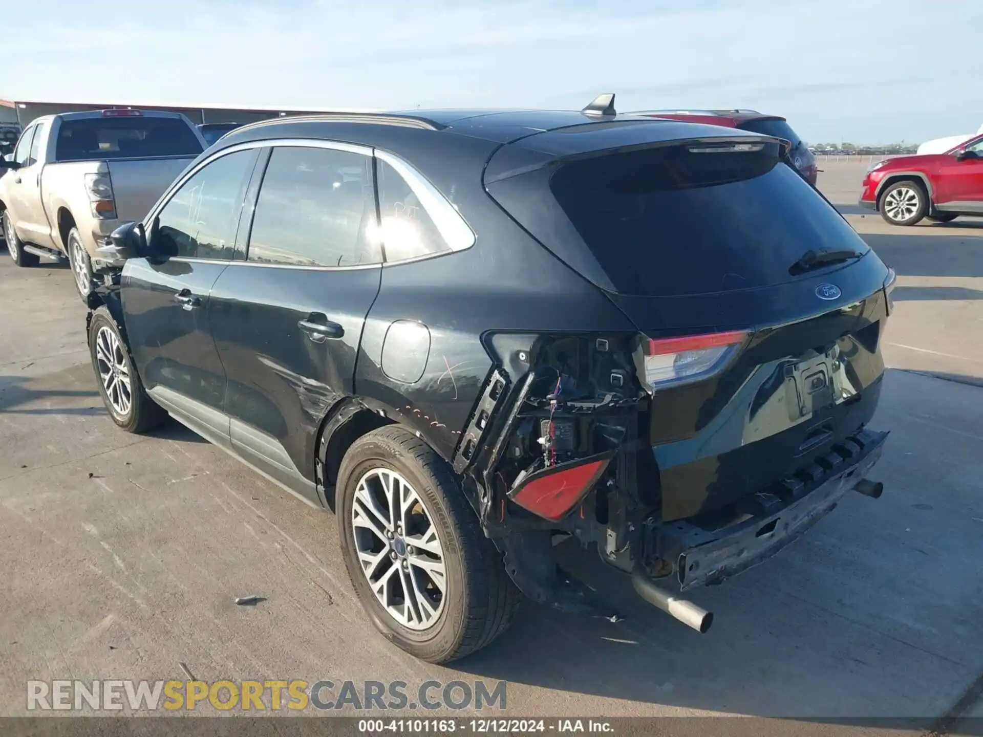 3 Photograph of a damaged car 1FMCU0H65MUA18773 FORD ESCAPE 2021