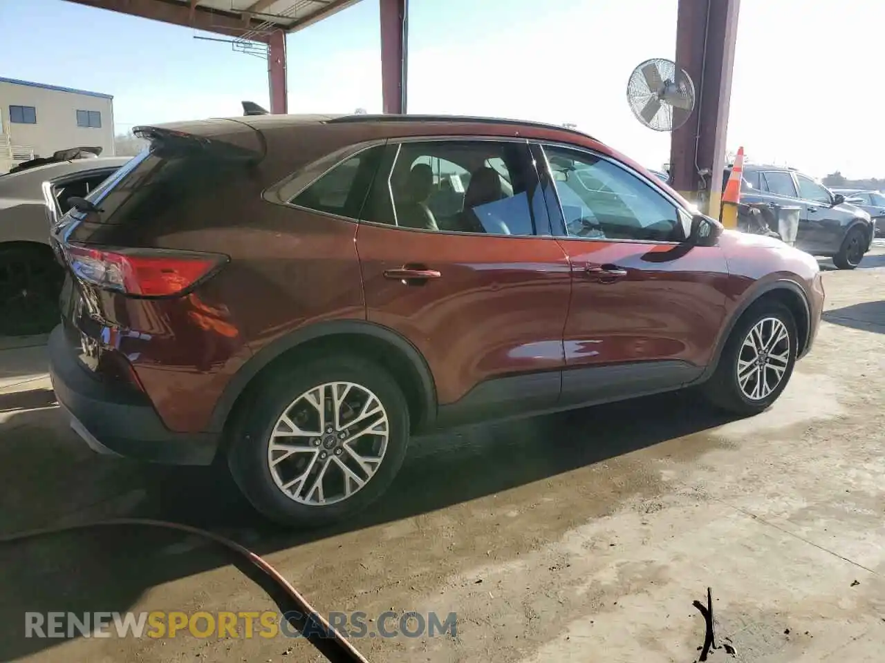 3 Photograph of a damaged car 1FMCU0H67MUA63424 FORD ESCAPE 2021