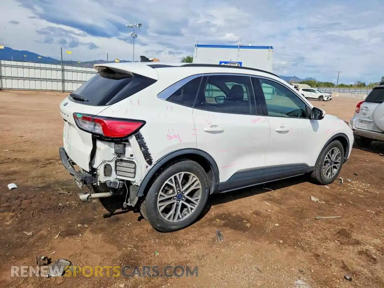3 Photograph of a damaged car 1FMCU0H69MUB20660 FORD ESCAPE 2021