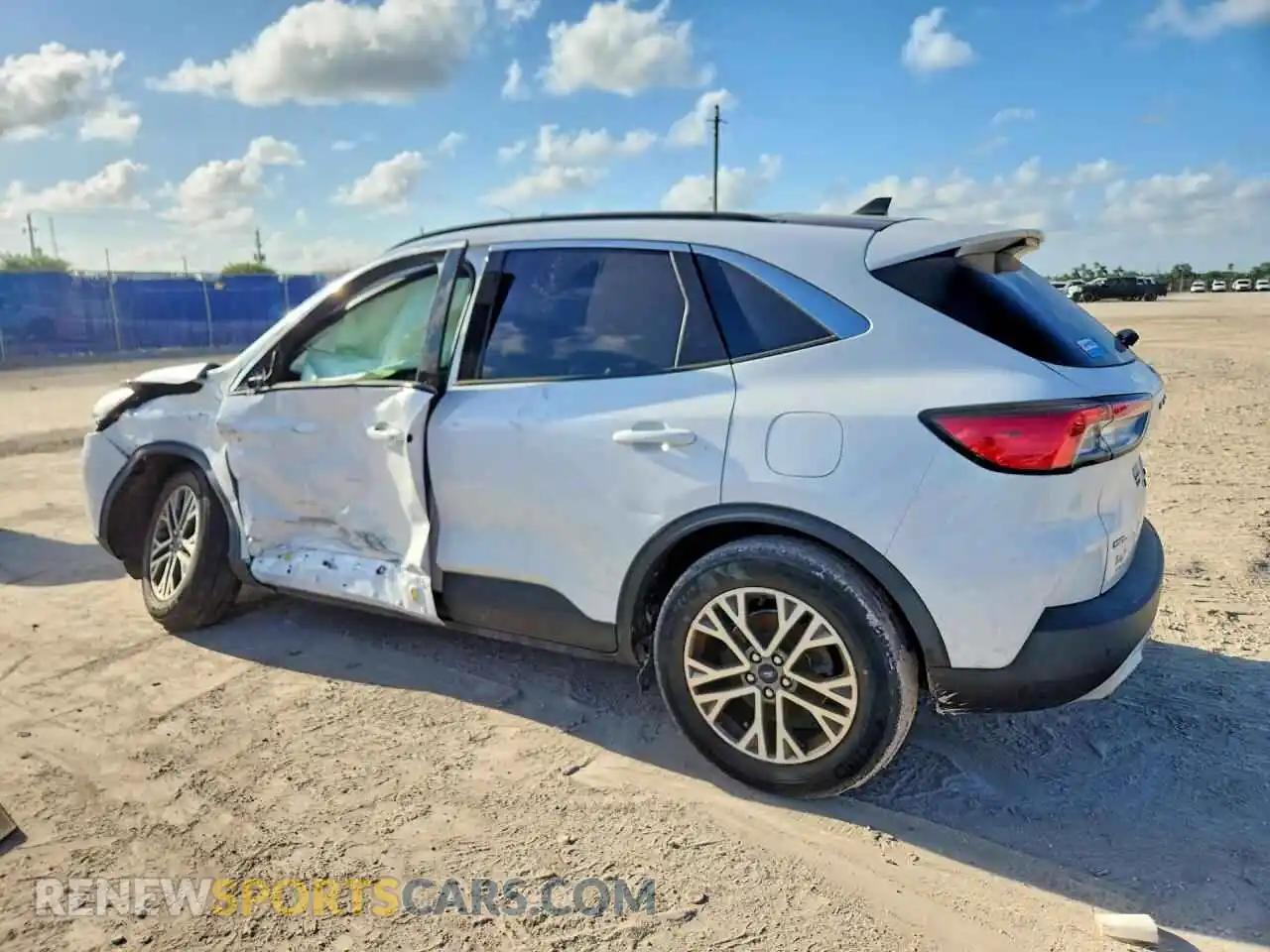 2 Фотография поврежденного автомобиля 1FMCU0H6XMUB06301 FORD ESCAPE 2021