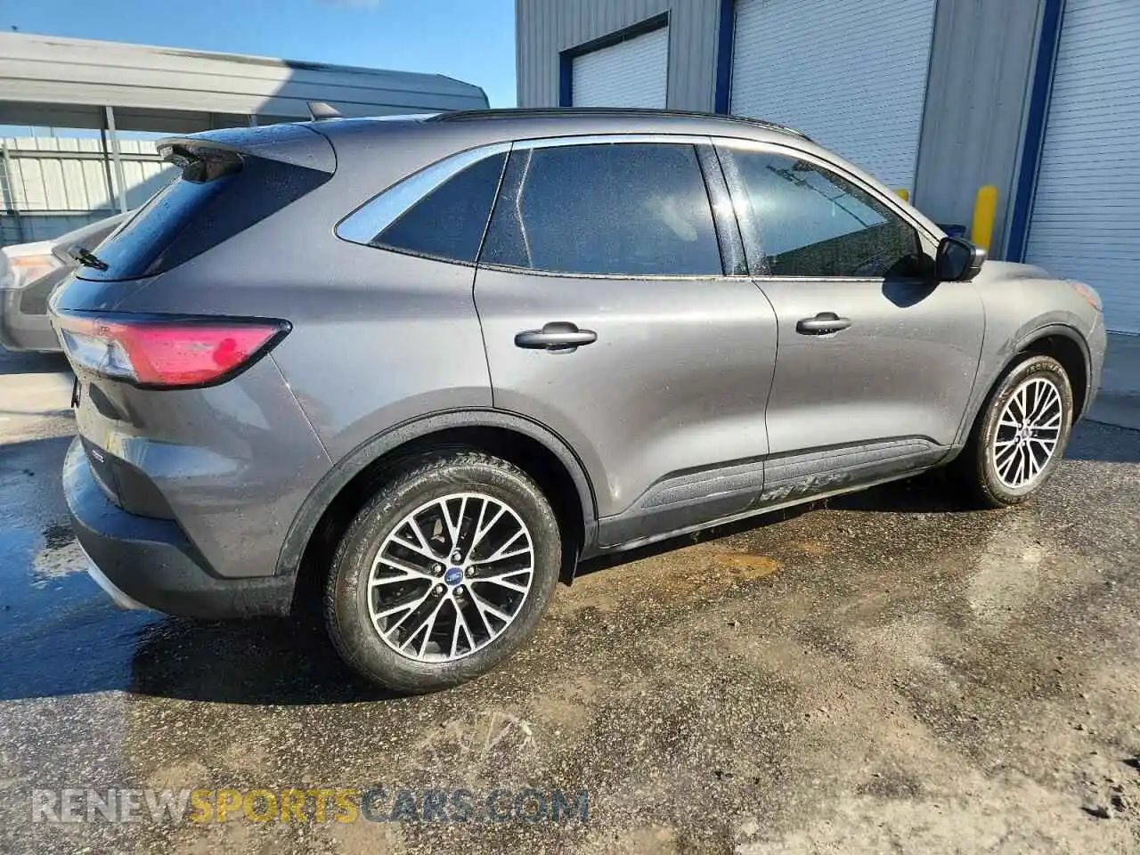 3 Photograph of a damaged car 1FMCU0KZ9MUA67235 FORD ESCAPE 2021