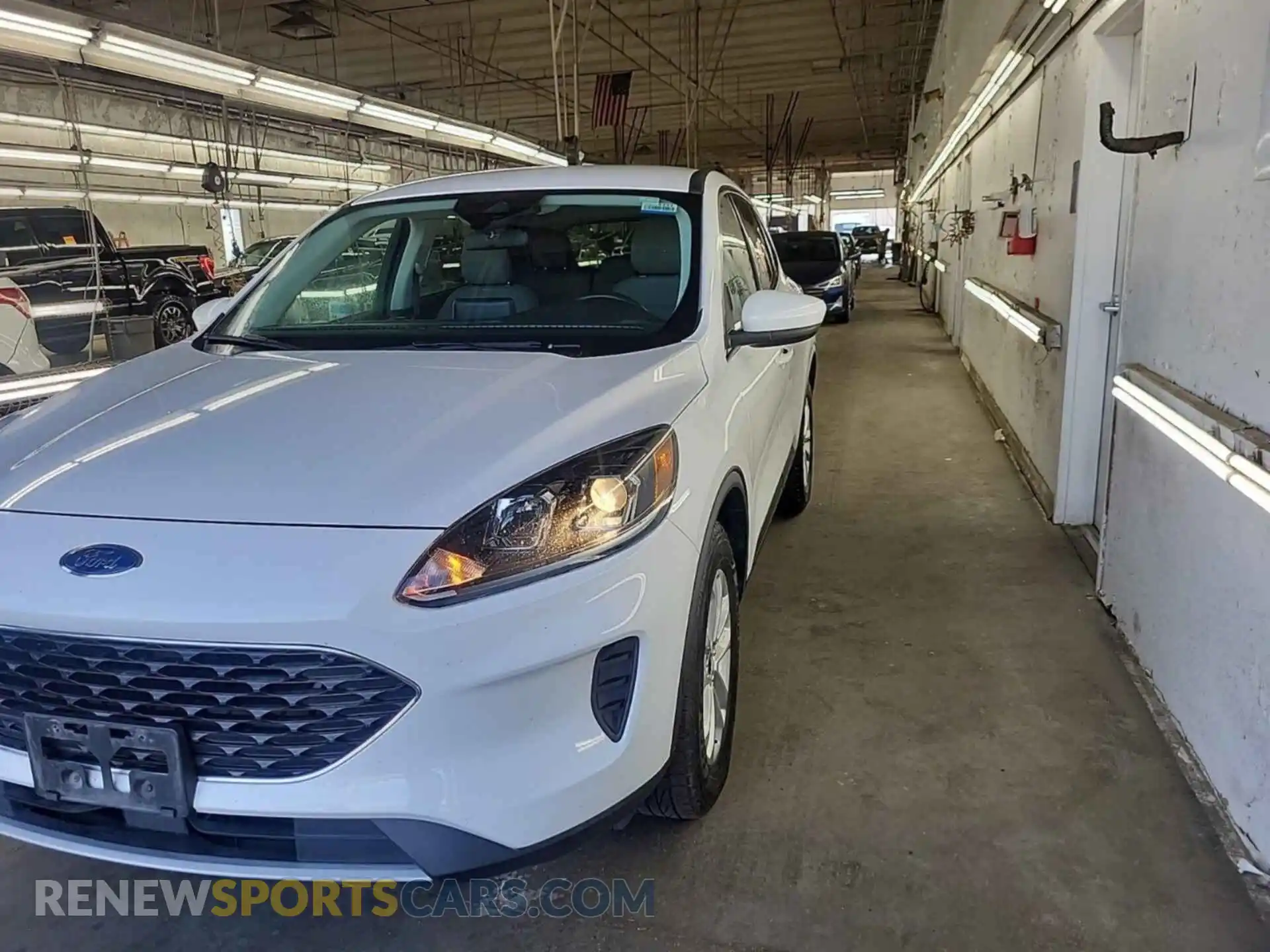 2 fotografías del automóvil dañado 1FMCU9BZXMUA52666 FORD ESCAPE 2021
